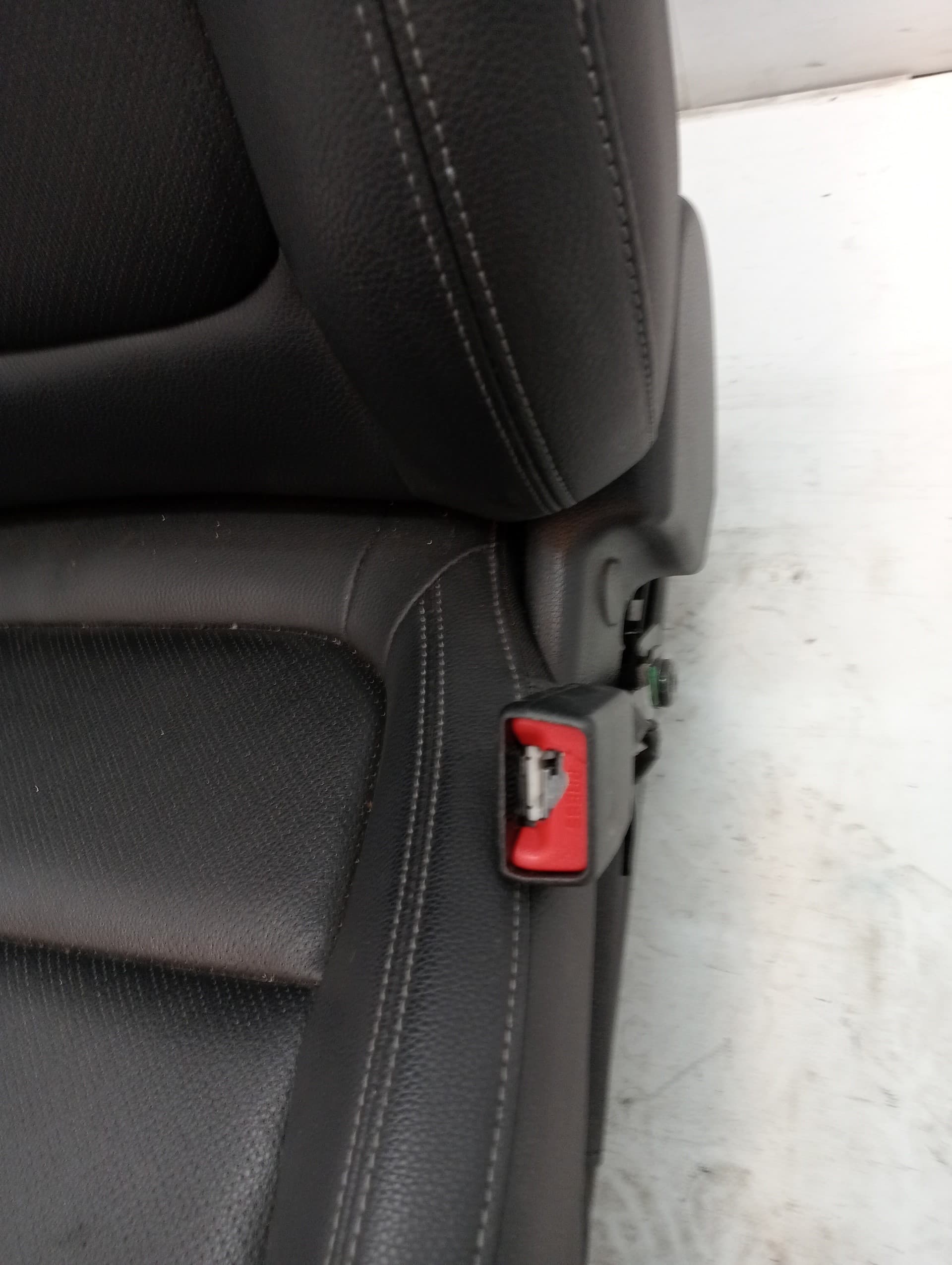 Asiento delantero derecho KIA STONIC 3