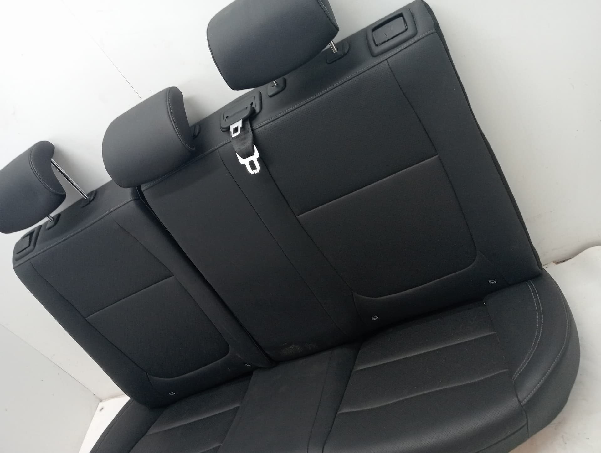 Cerradura asientos traseros KIA STONIC 2