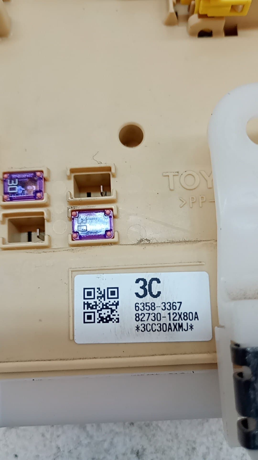 Caja reles / fusibles TOYOTA AURIS 4