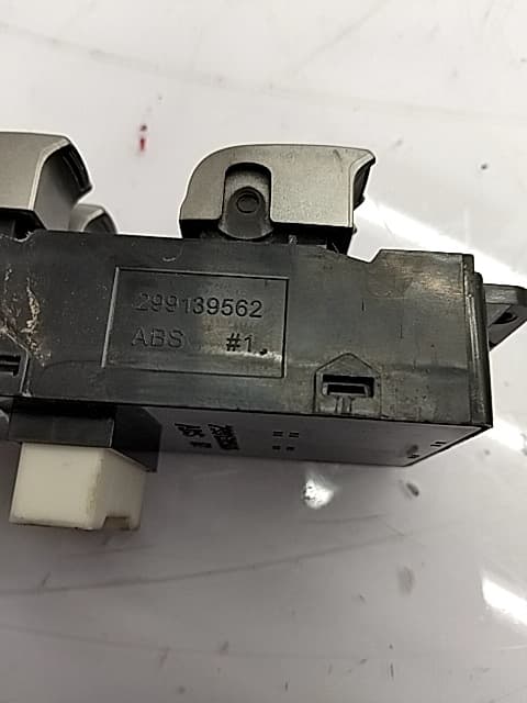 Mando elevalunas delantero izquierdo SSANGYONG TIVOLI 2