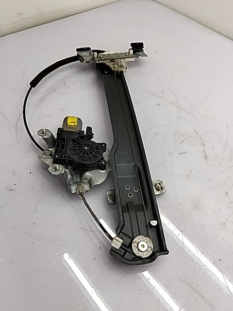 Motor elevalunas delantero derecho SSANGYONG TIVOLI 3