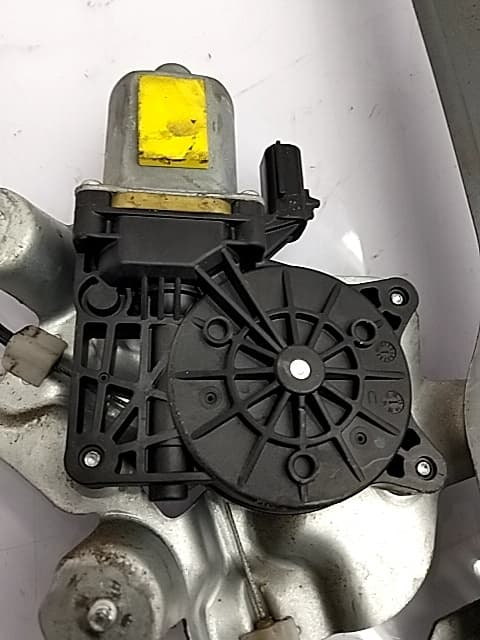 Motor elevalunas delantero derecho SSANGYONG TIVOLI 2