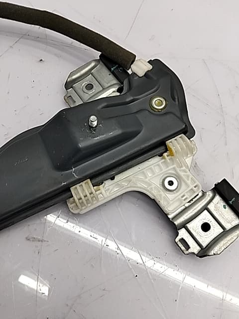 Motor elevalunas delantero izquierdo SSANGYONG TIVOLI 4