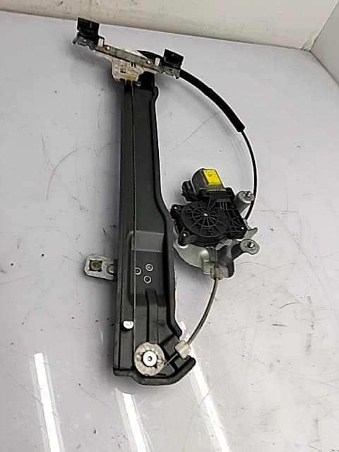 Motor elevalunas delantero izquierdo SSANGYONG TIVOLI 3