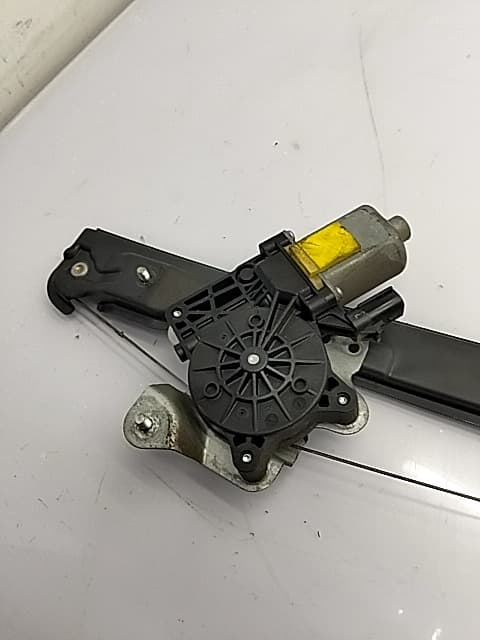 Motor elevalunas trasero izquierdo SSANGYONG TIVOLI 3