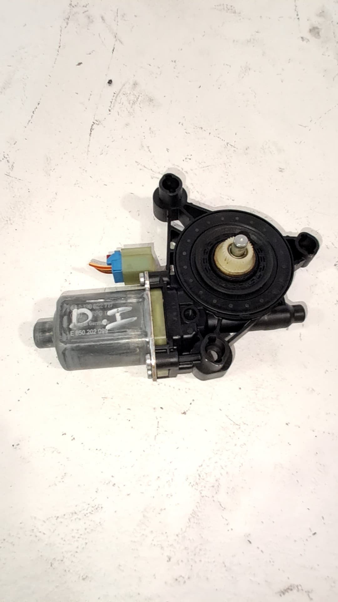 Motor elevalunas delantero izquierdo SEAT ATECA (KH7)