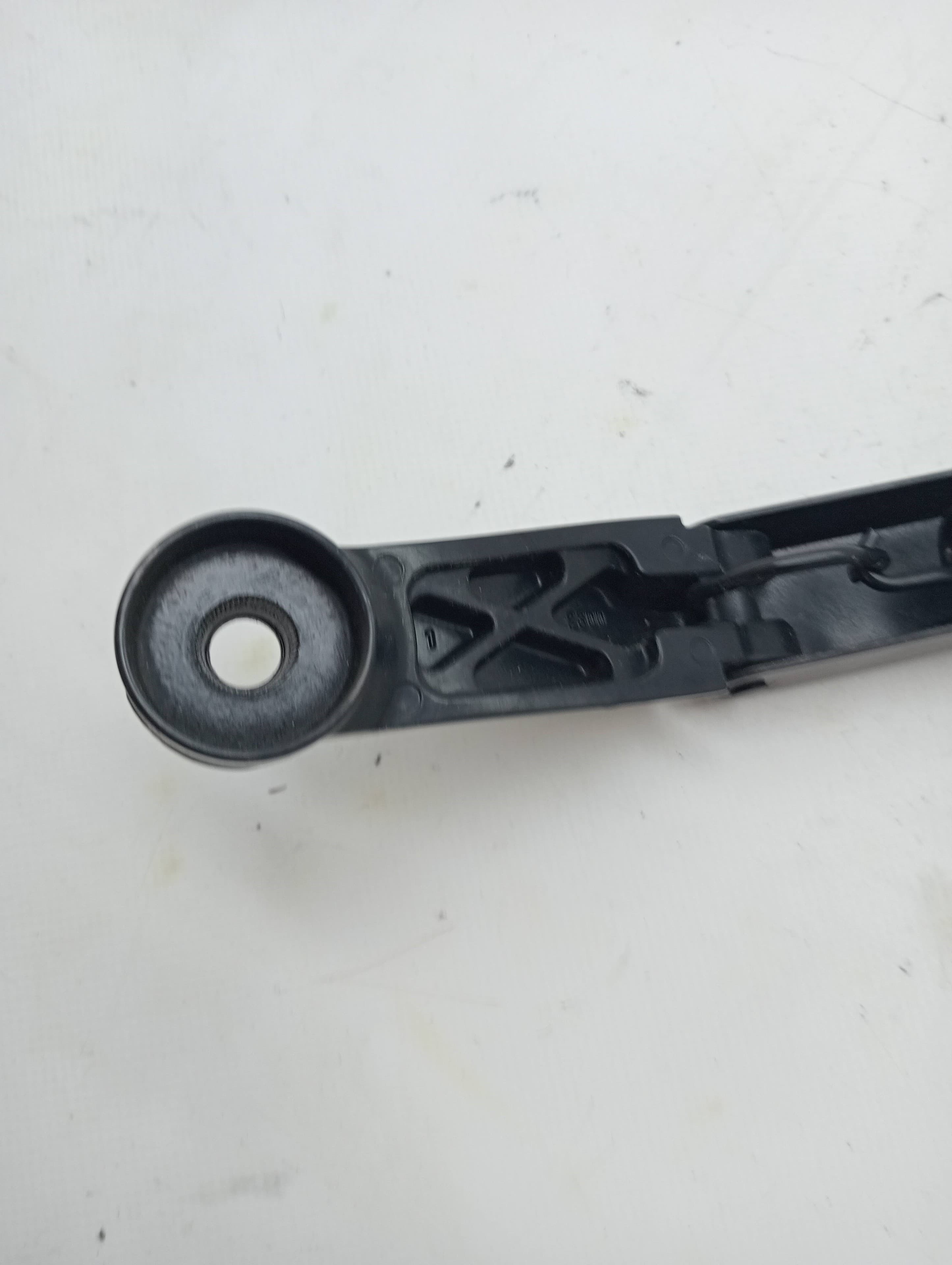 Brazo limpia delantero derecho TOYOTA PRIUS+ 3