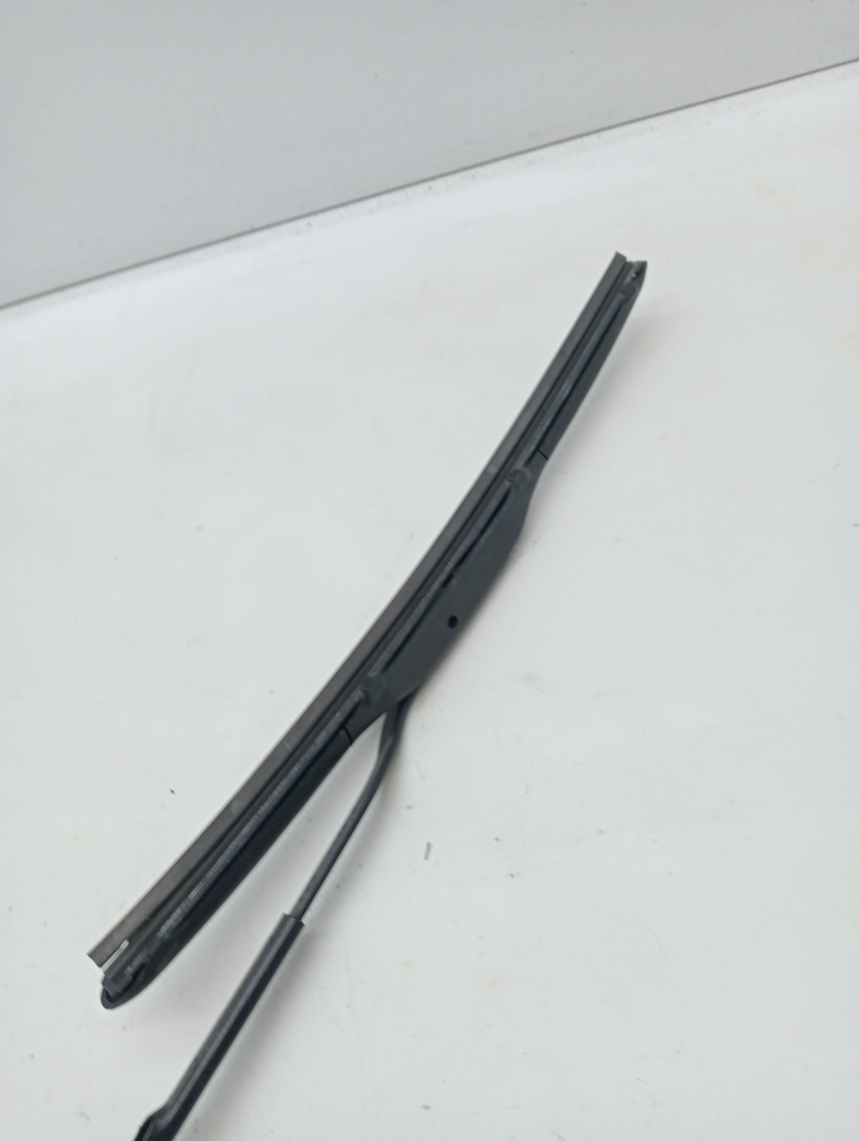 Brazo limpia delantero derecho TOYOTA PRIUS+ 2