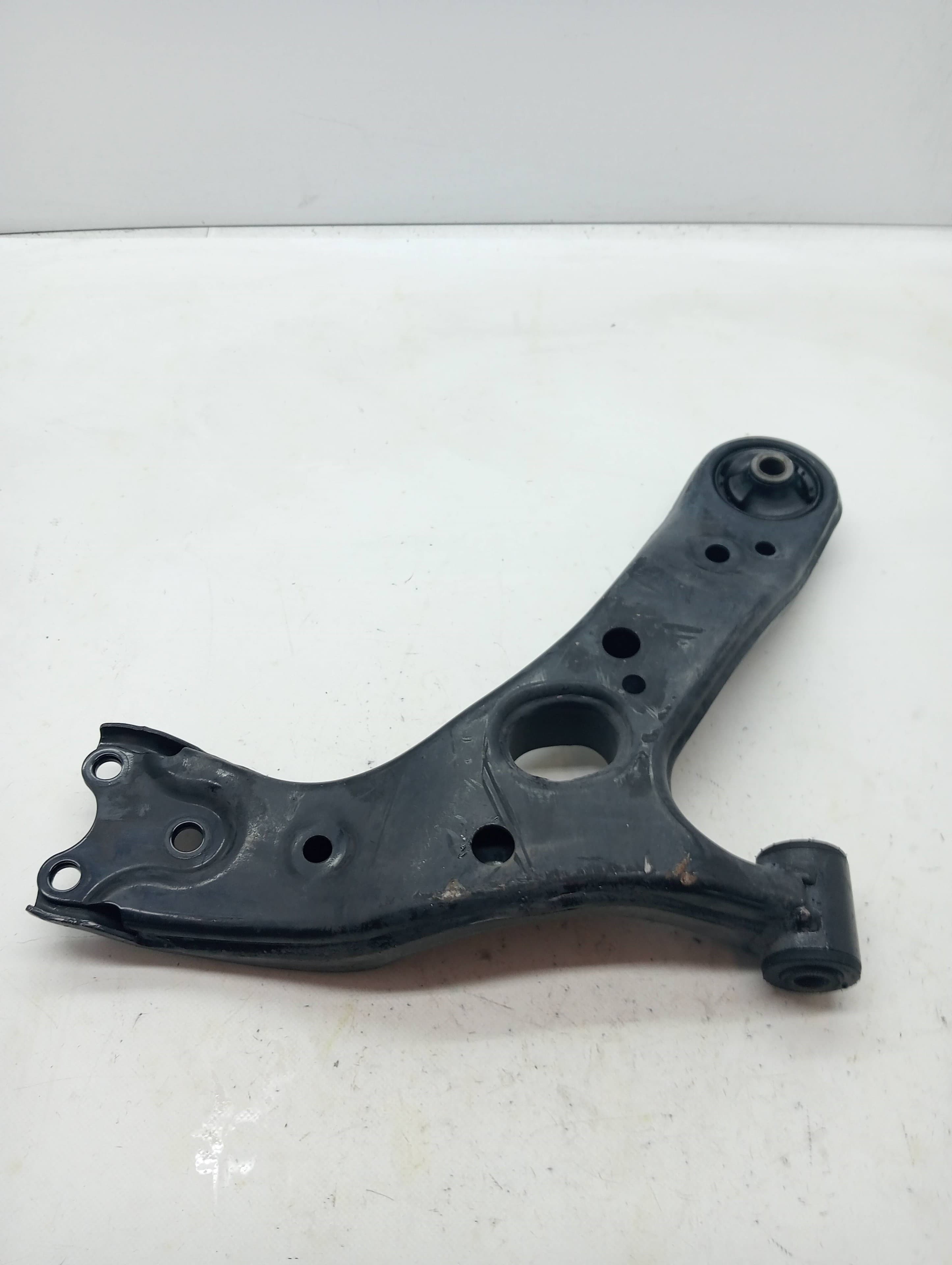 Brazo suspension inferior delantero izquierdo TOYOTA PRIUS+ 3
