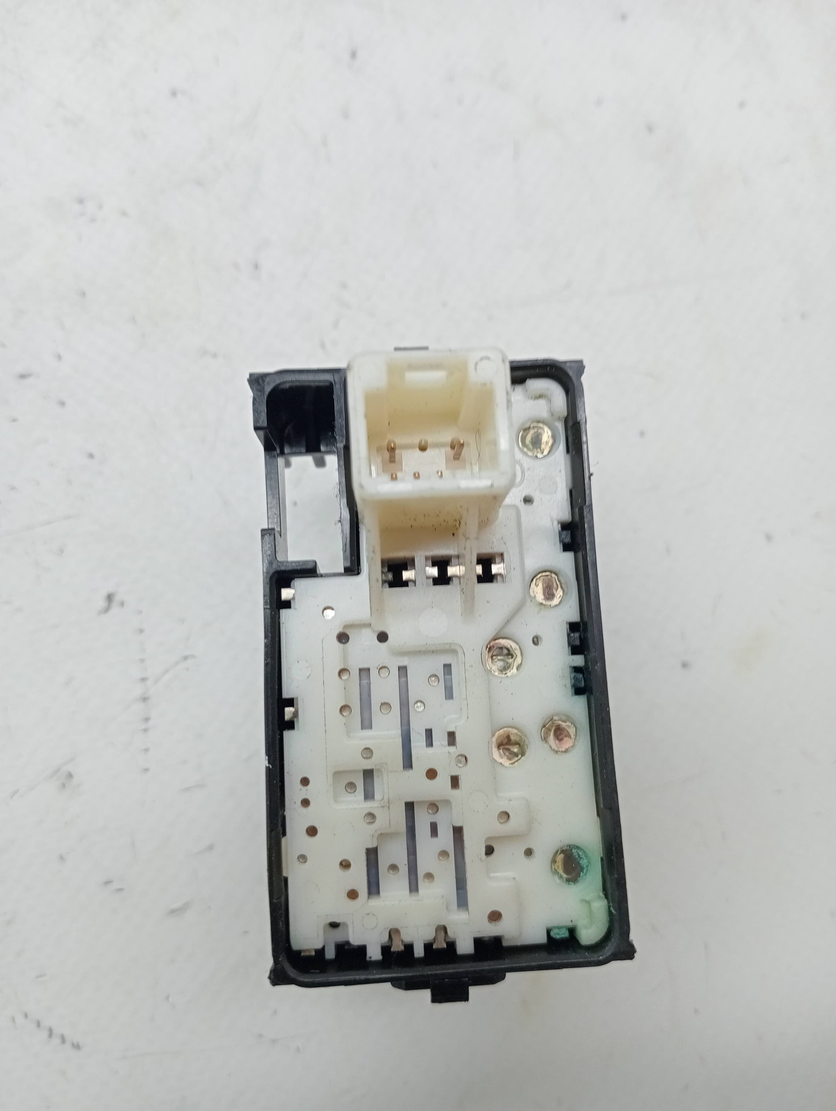 Mando elevalunas delantero derecho TOYOTA PRIUS+ 2