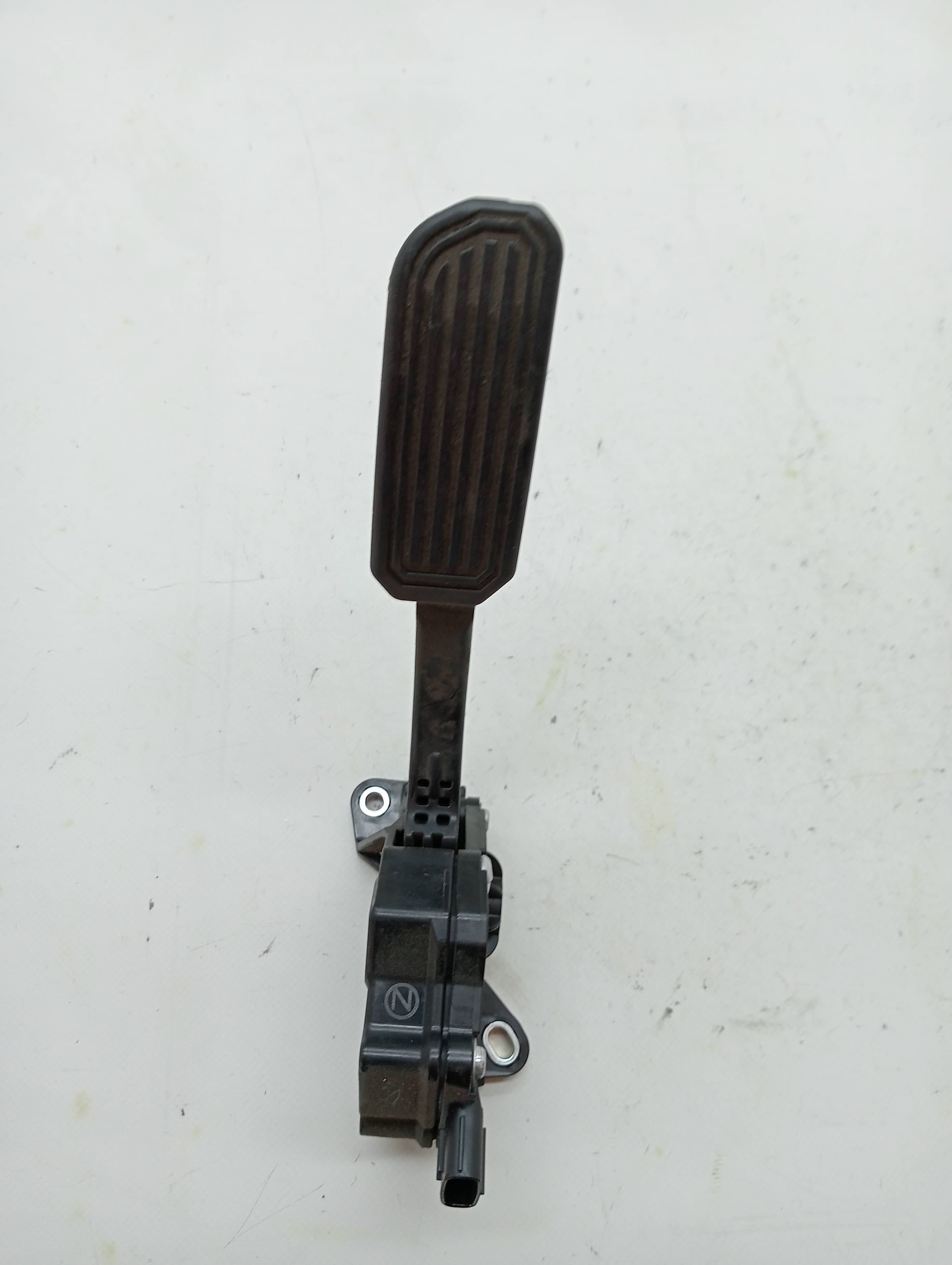 Pedal acelerador TOYOTA PRIUS+ 3