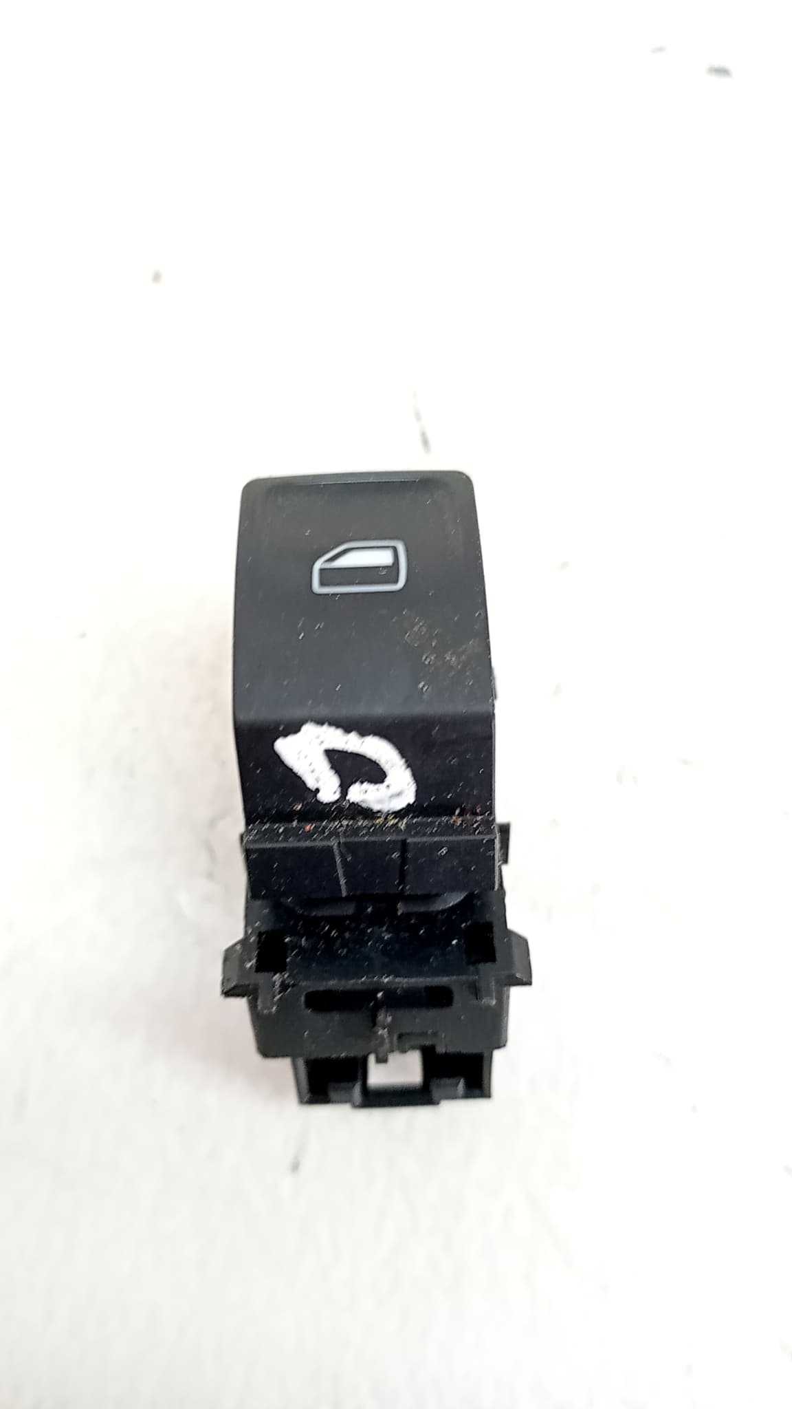 Mando elevalunas delantero derecho VOLKSWAGEN PASSAT B8 (3G2, CB2)