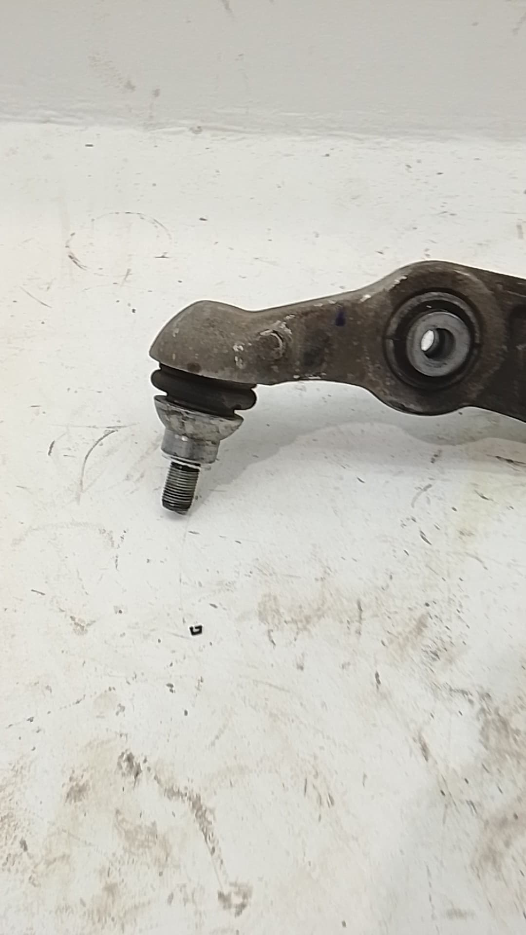 Brazo suspension inferior delantero izquierdo MERCEDES-BENZ C-CLASS 3