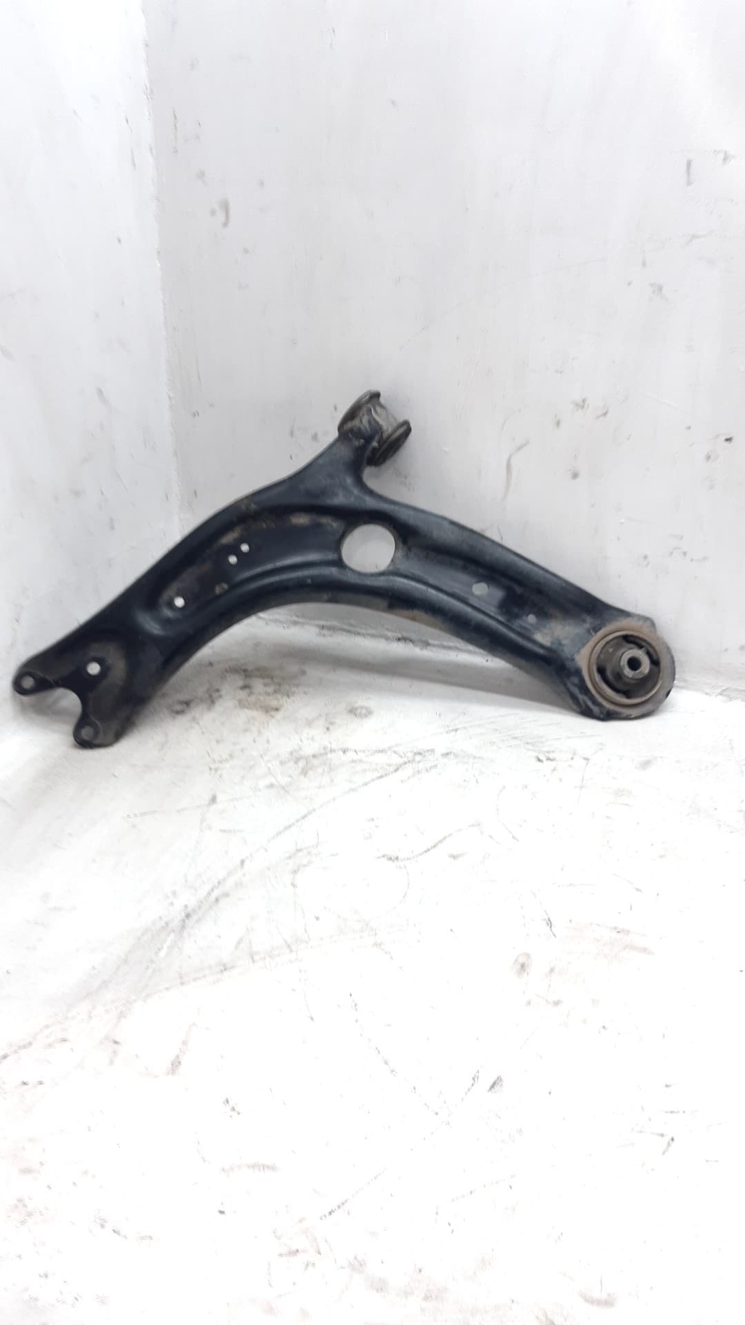 Brazo suspension inferior delantero izquierdo SEAT ATECA (KH7)