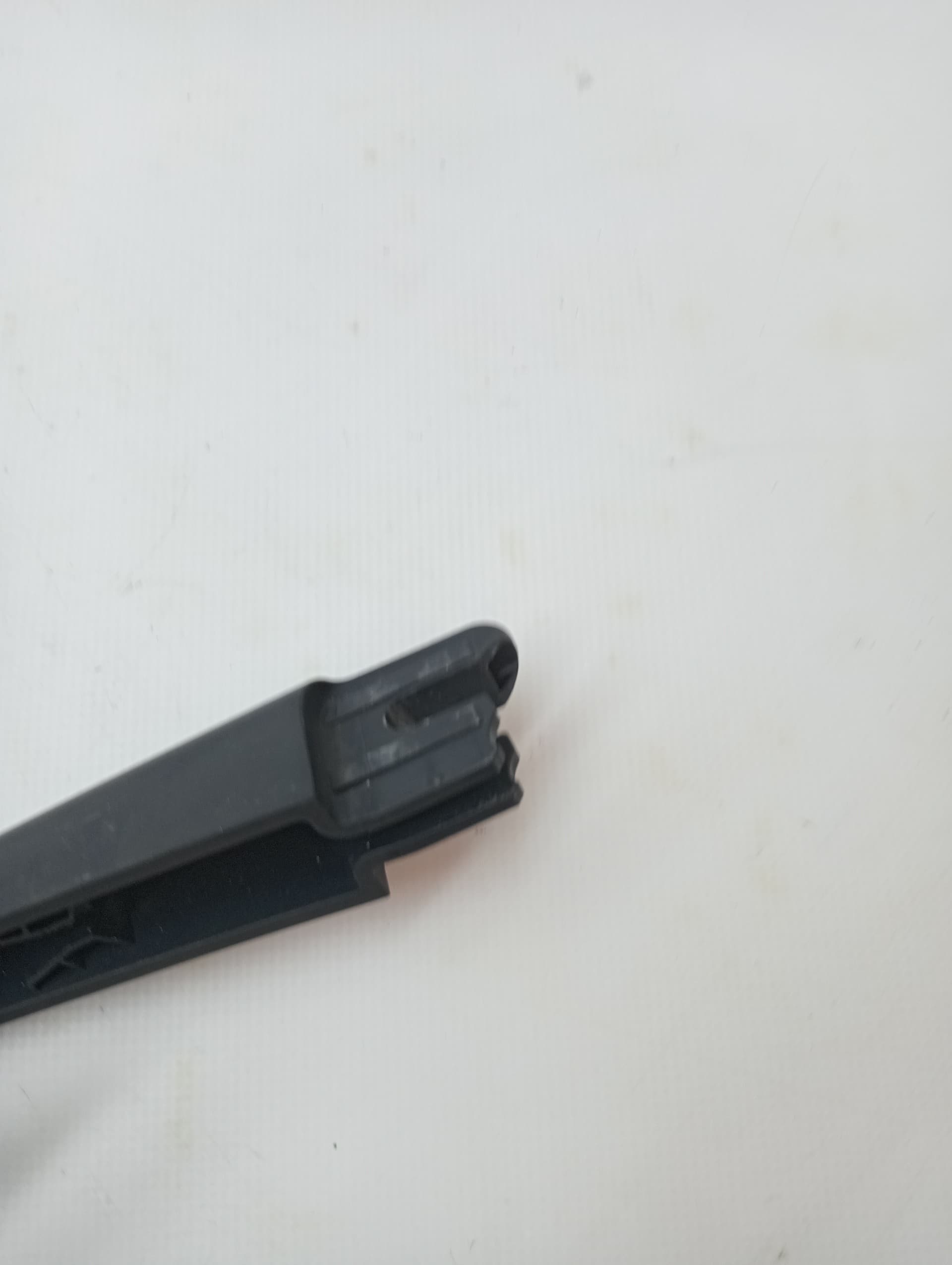 Brazo limpia trasero RENAULT LAGUNA III 2