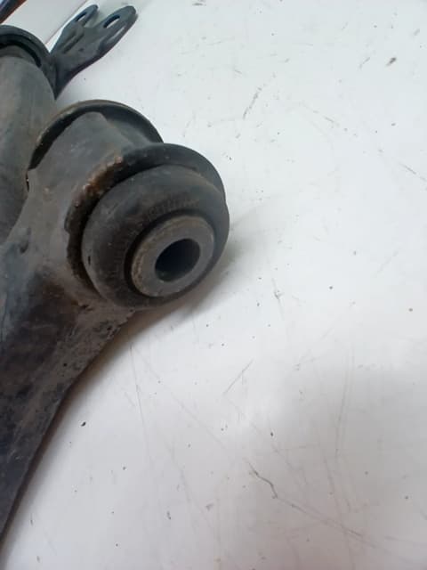 Brazo suspension inferior delantero derecho FORD FOCUS 4