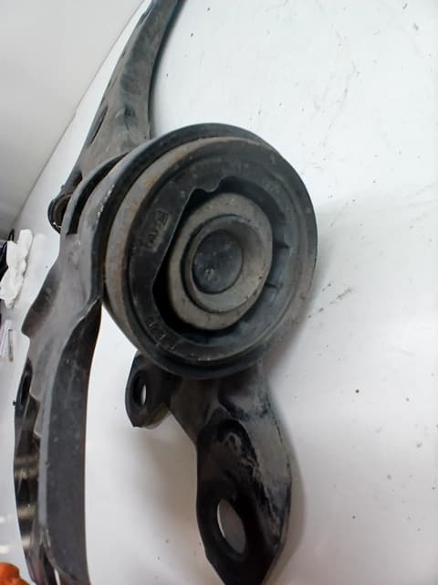 Brazo suspension inferior delantero derecho FORD FOCUS 3