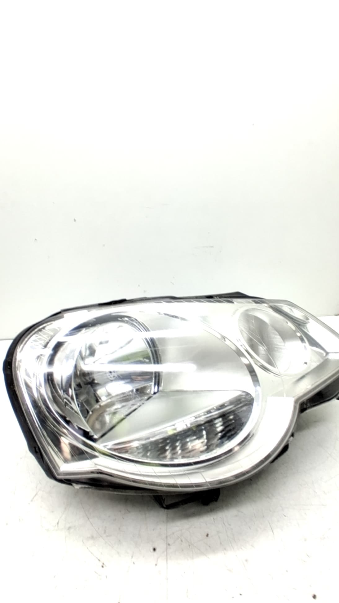 Faro derecho VOLKSWAGEN POLO (9N1)