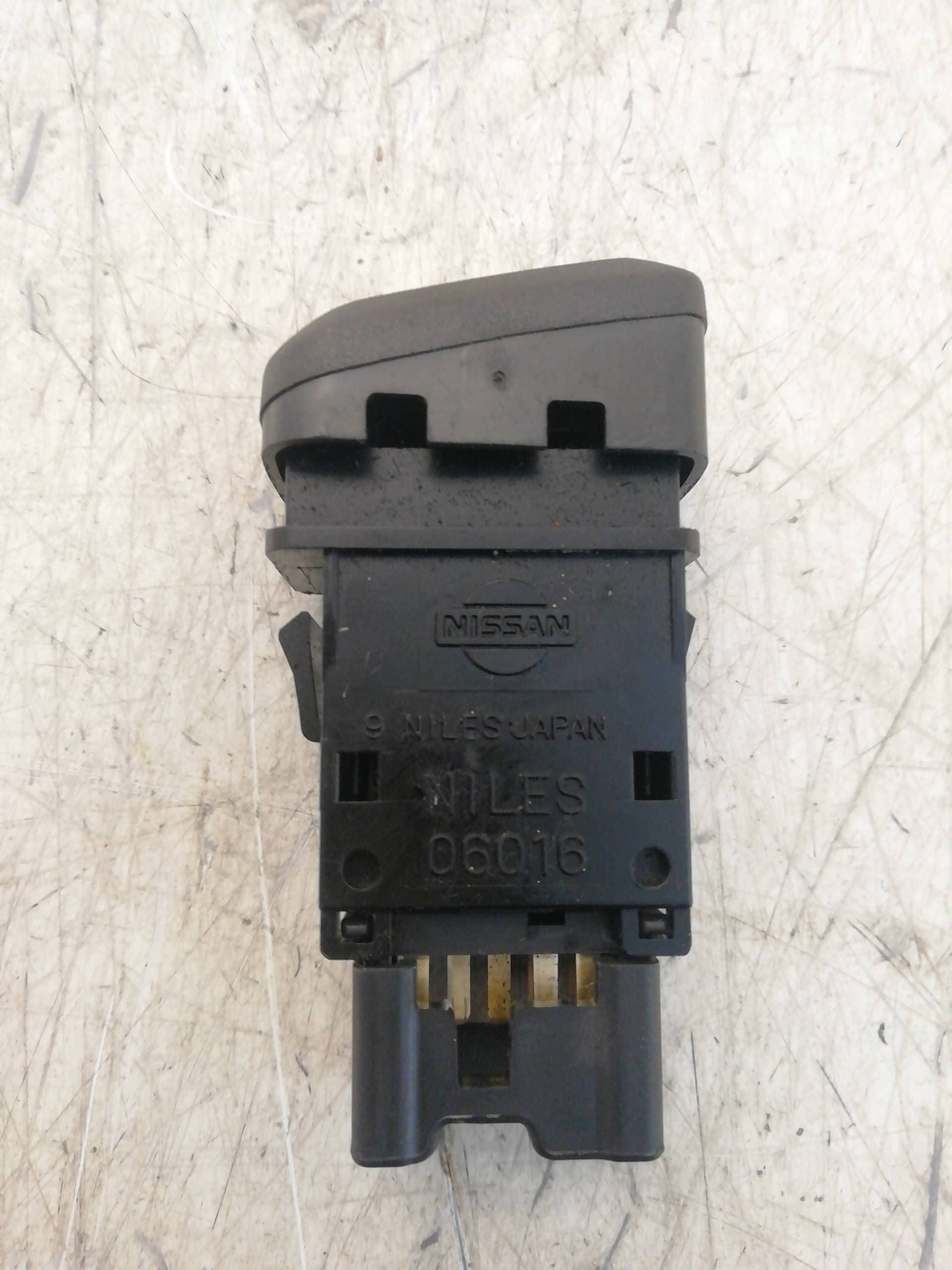 Warning NISSAN ALMERA TINO (V10M) 2