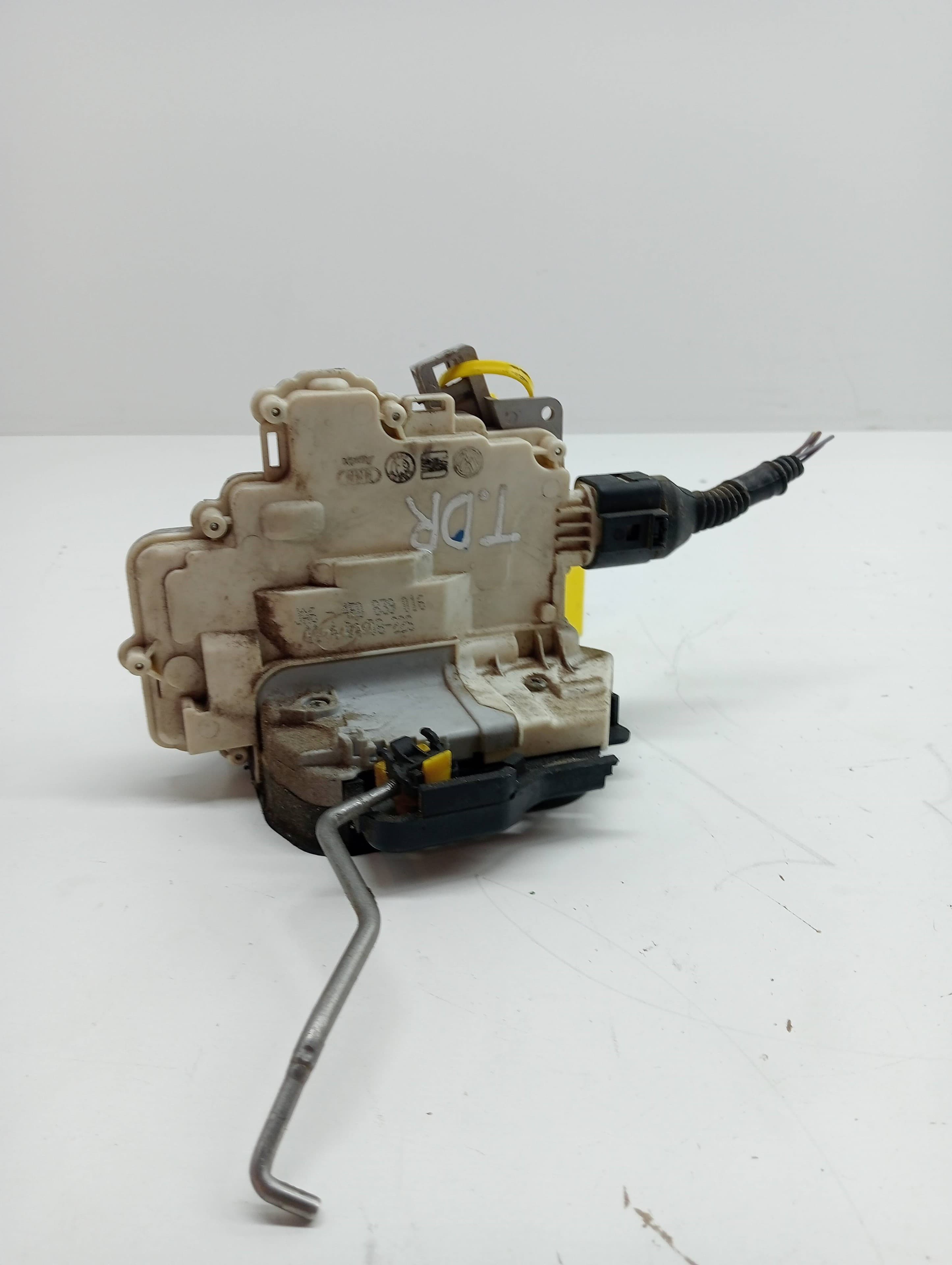 Cerradura puerta trasera derecha AUDI A3 (8P) 3