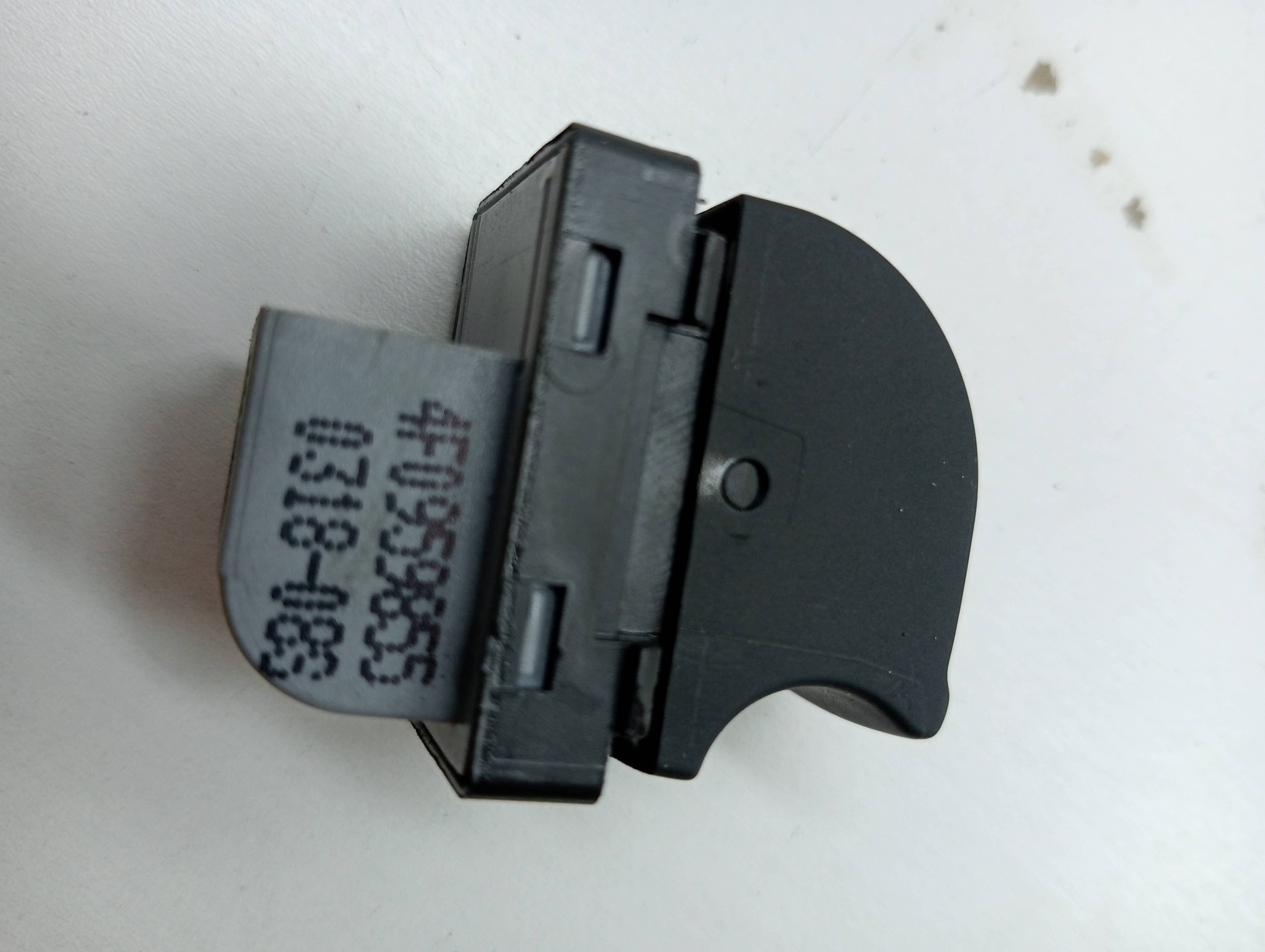 Mando elevalunas trasero izquierdo AUDI A3 (8P)
