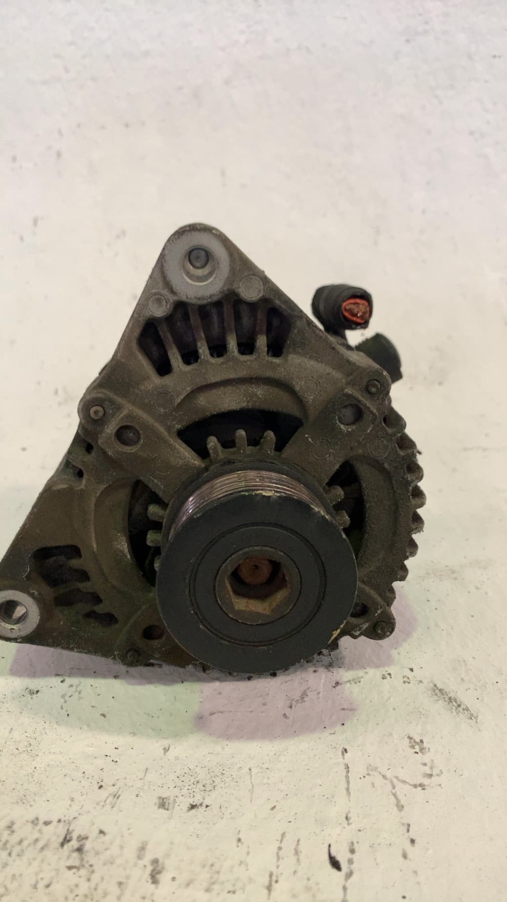 Alternador FORD FOCUS BERLINA (CAP)
