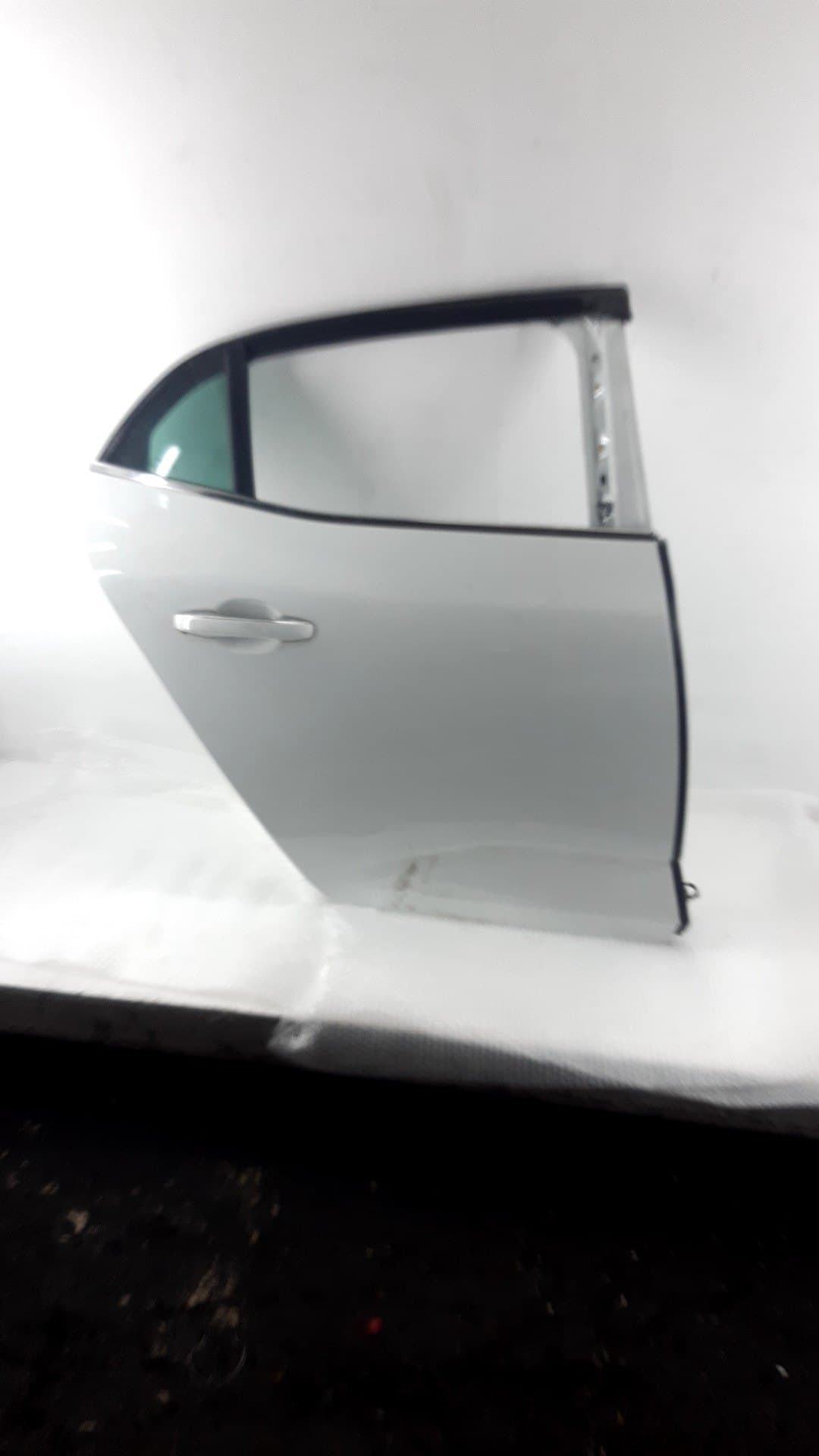 Puerta trasera derecha RENAULT MEGANE IV BERLINA 5P