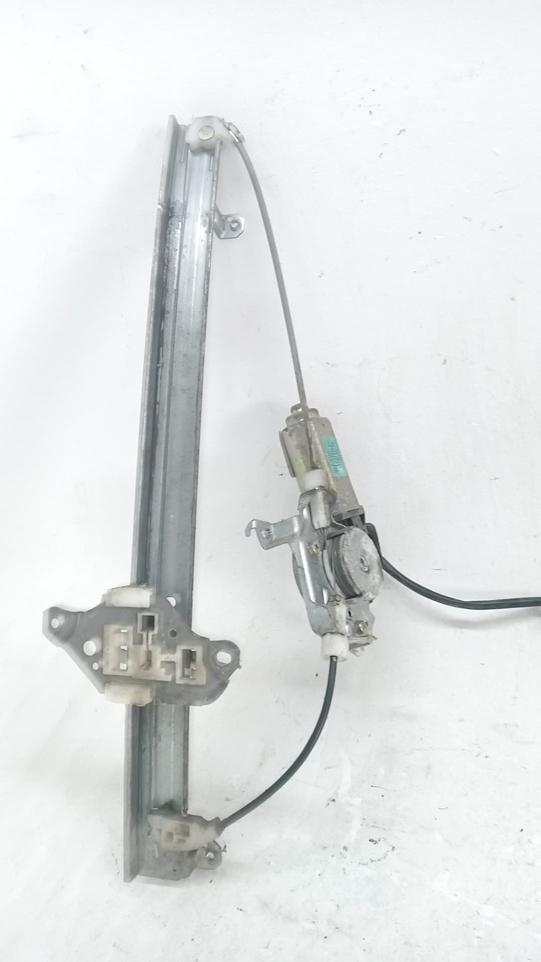 Elevalunas trasero derecho NISSAN PICK-UP (Y720) 2