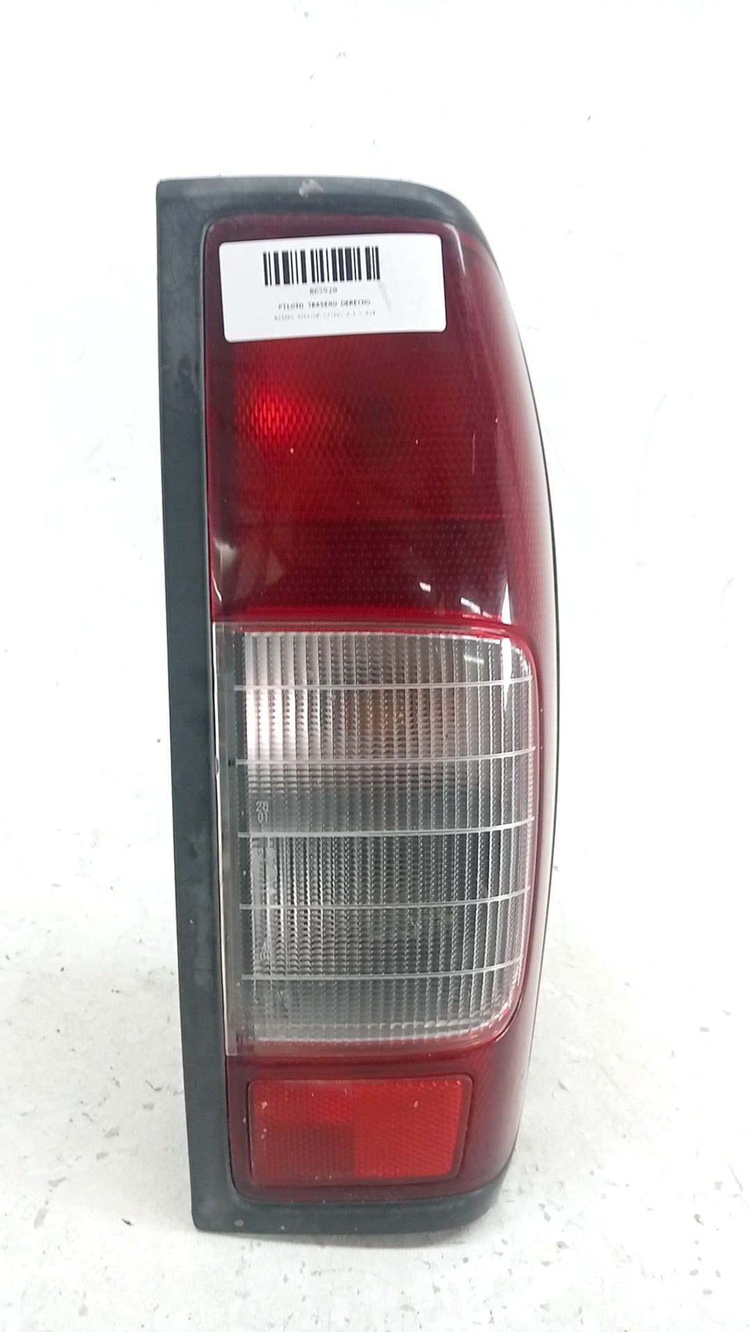 Piloto trasero derecho NISSAN PICK-UP (Y720)