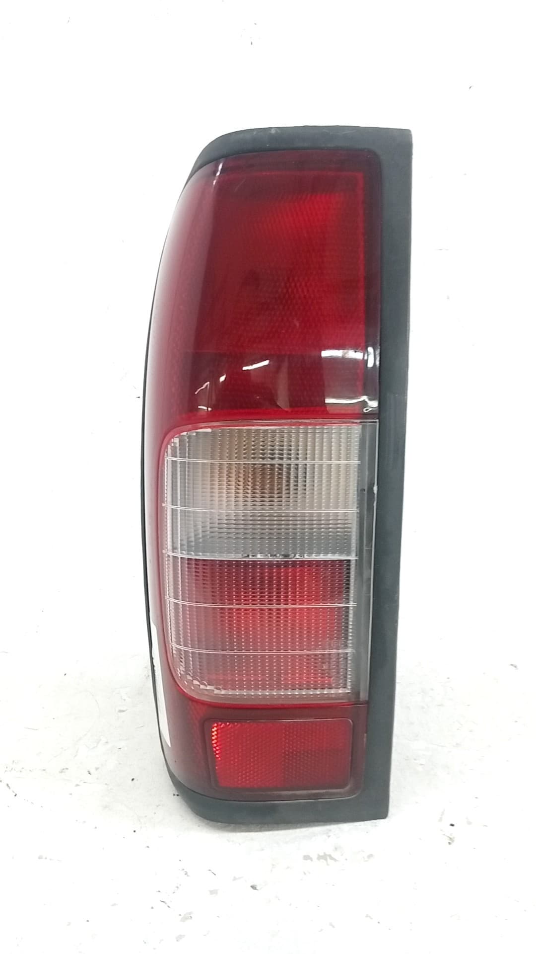 Piloto trasero izquierdo NISSAN PICK-UP (Y720)