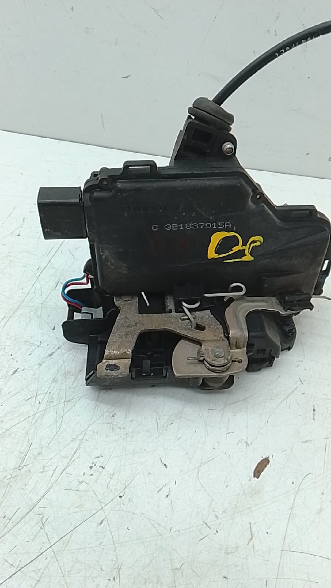Cerradura puerta delantera izquierda VOLKSWAGEN BORA BERLINA (1J2) 5