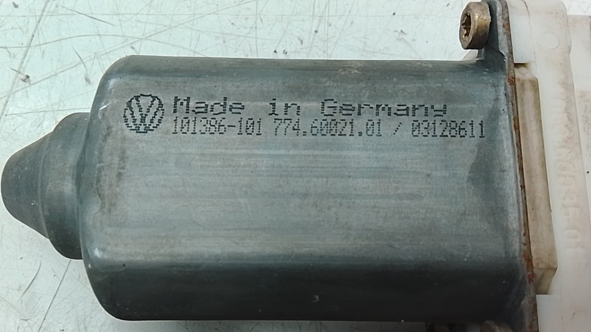 Motor elevalunas delantero derecho VOLKSWAGEN BORA BERLINA (1J2) 2