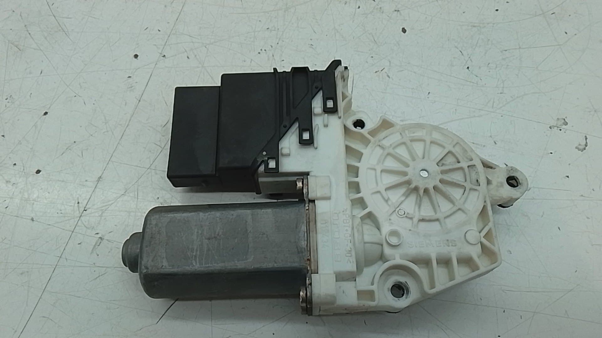 Motor elevalunas delantero izquierdo VOLKSWAGEN BORA BERLINA (1J2) 3