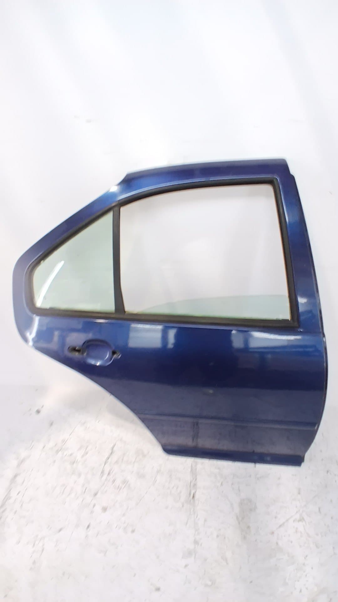 Puerta trasera derecha VOLKSWAGEN BORA BERLINA (1J2)
