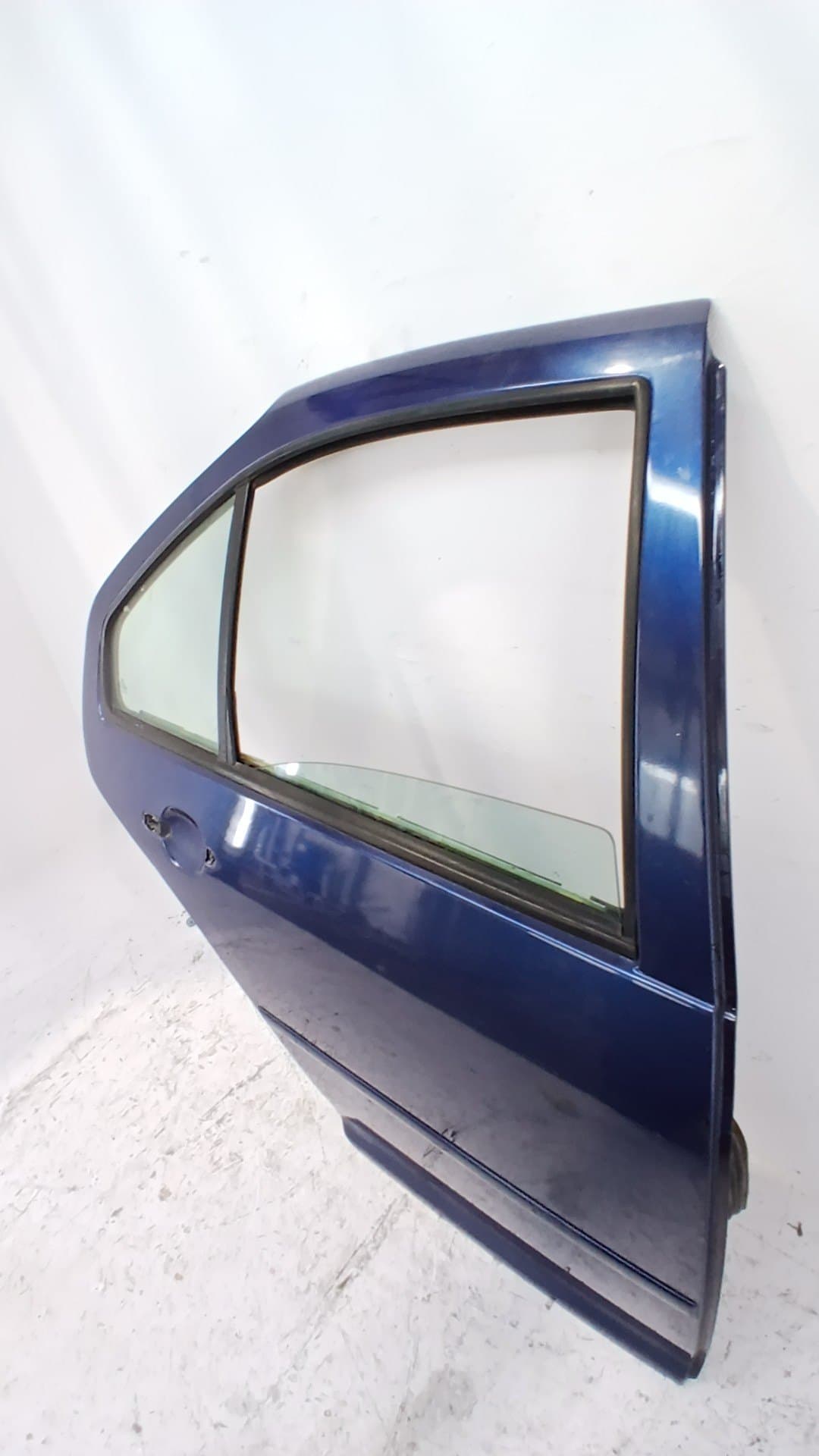 Puerta trasera derecha VOLKSWAGEN BORA BERLINA (1J2) 3