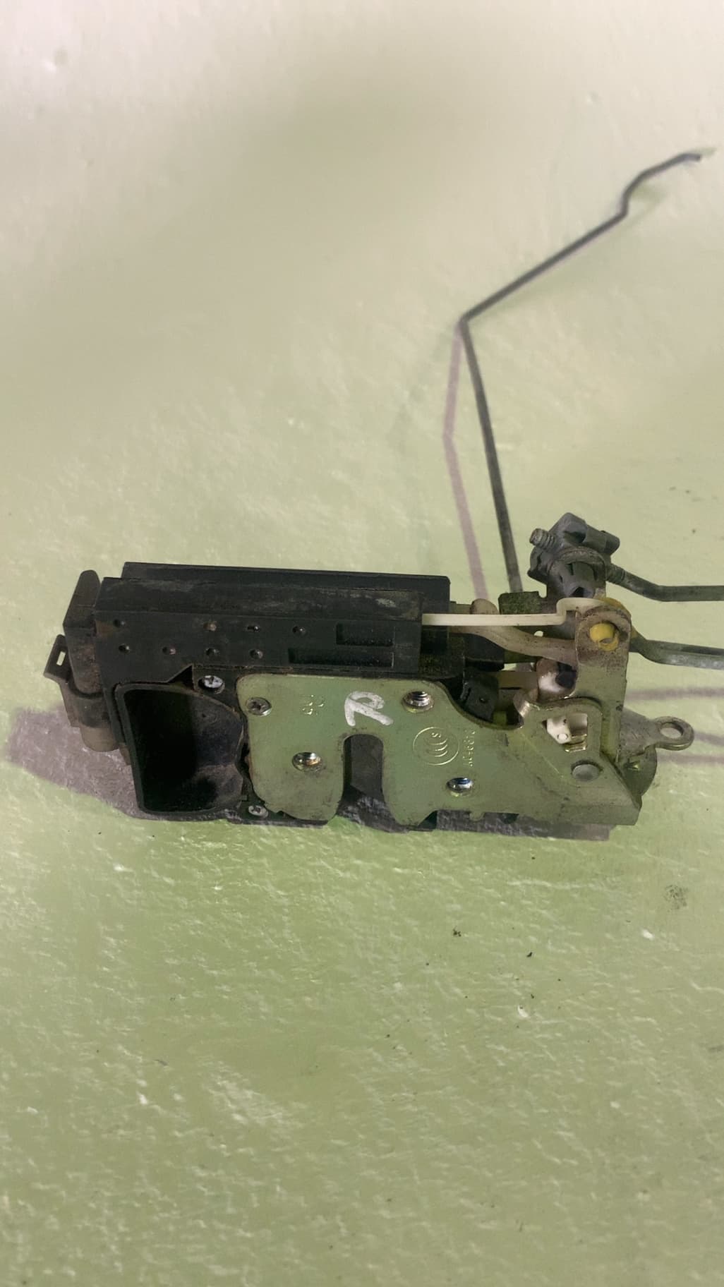 Cerradura puerta delantera derecha CHEVROLET AVEO