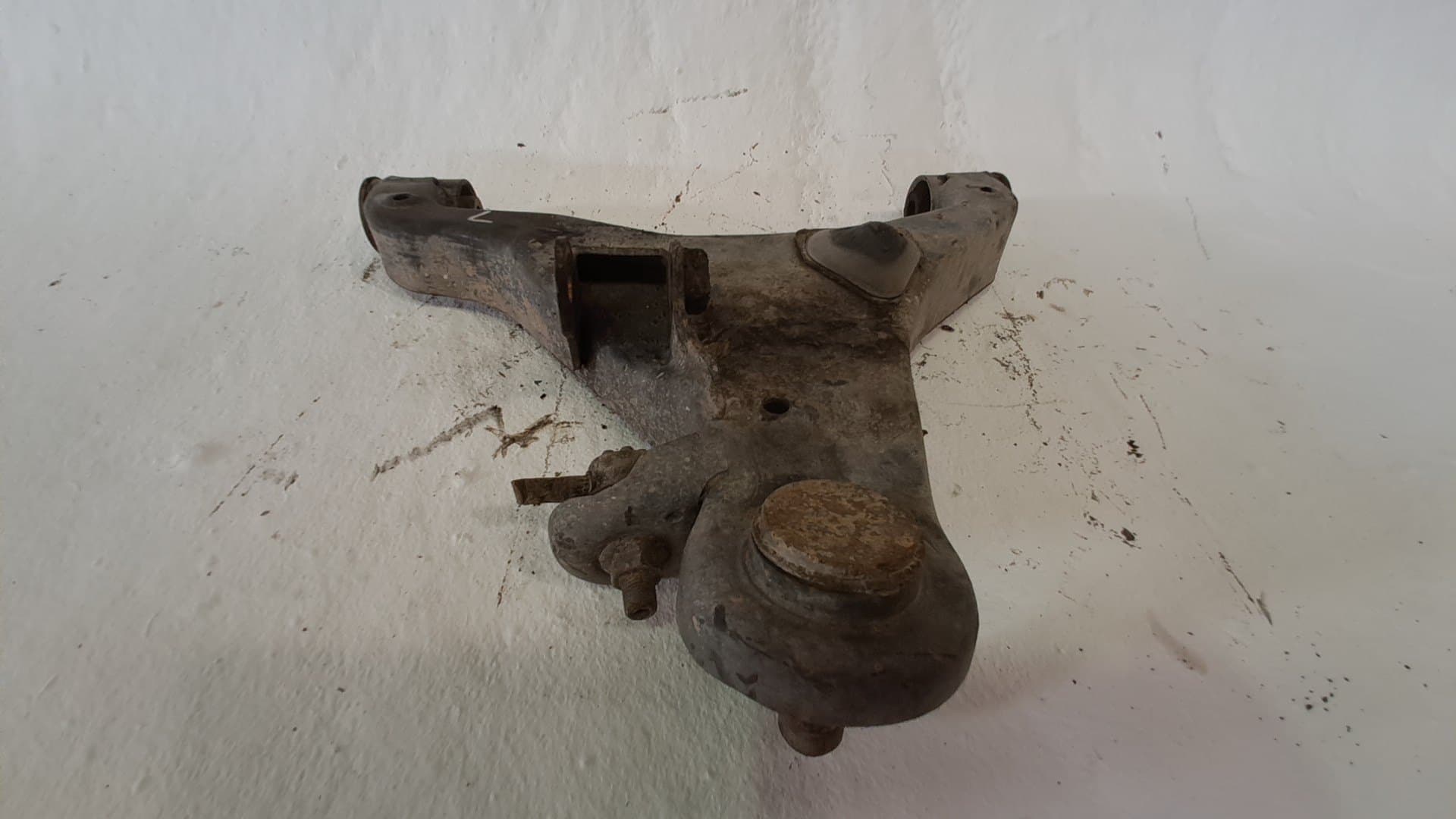 Brazo suspension inferior delantero izquierdo NISSAN NAVARA PICK-UP (D40M)