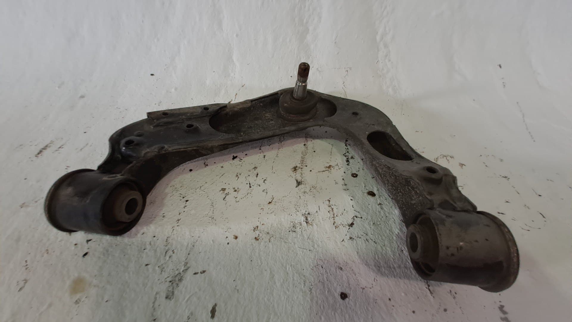 Brazo suspension superior delantero izquierdo NISSAN NAVARA PICK-UP (D40M)