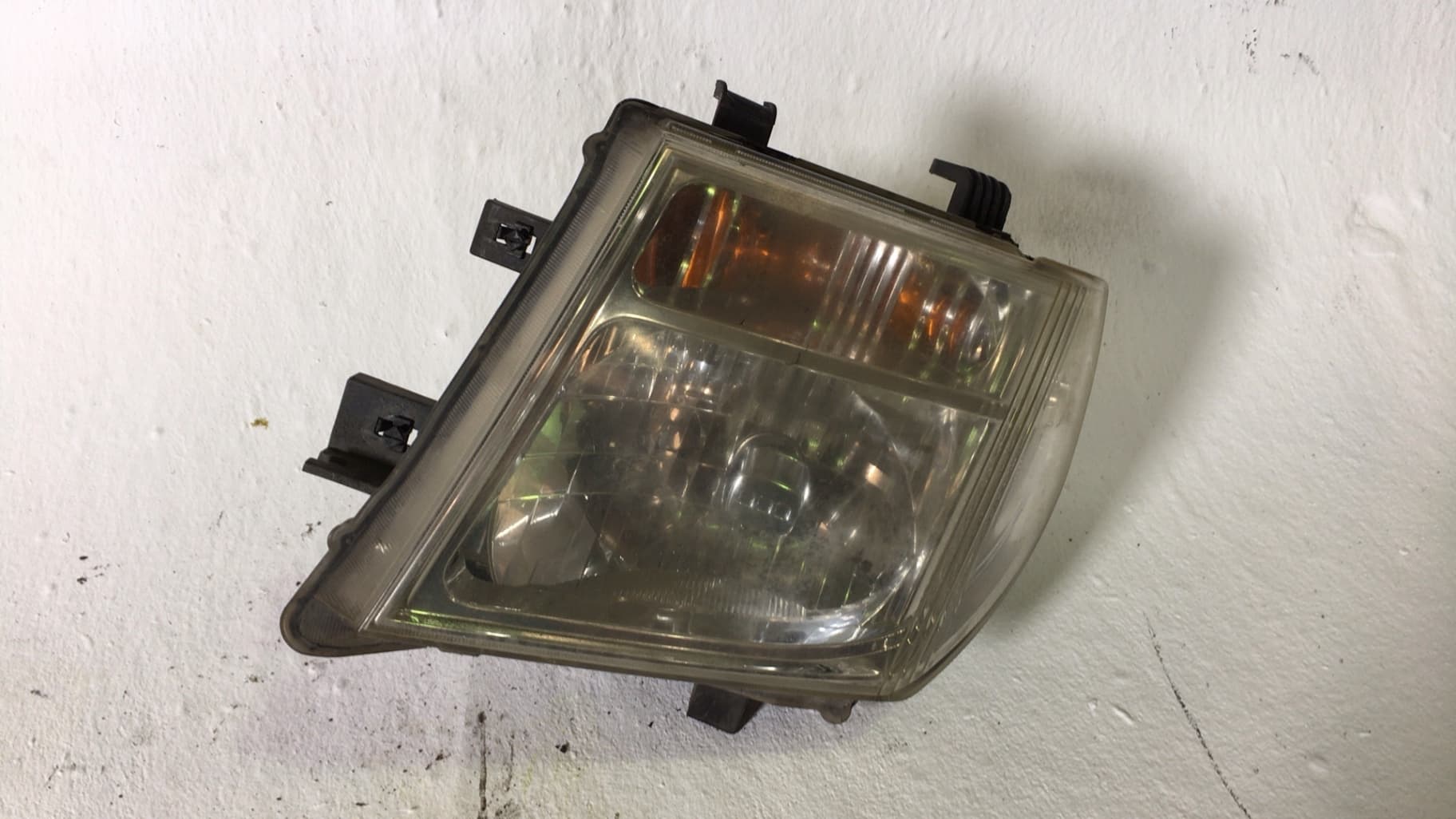 Faro izquierdo NISSAN NAVARA PICK-UP (D40M)