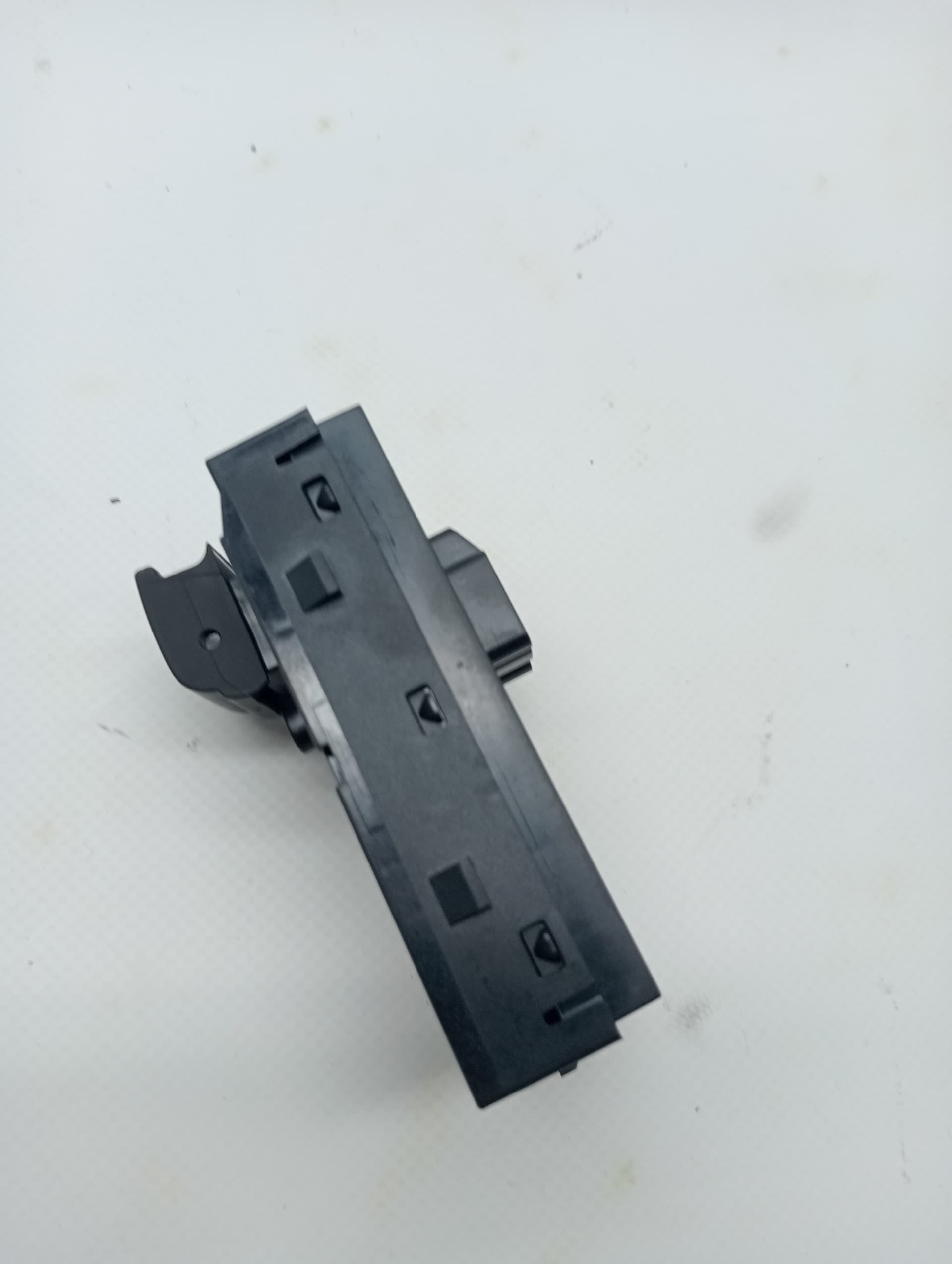Mando elevalunas delantero derecho OPEL ASTRA J GTC 2