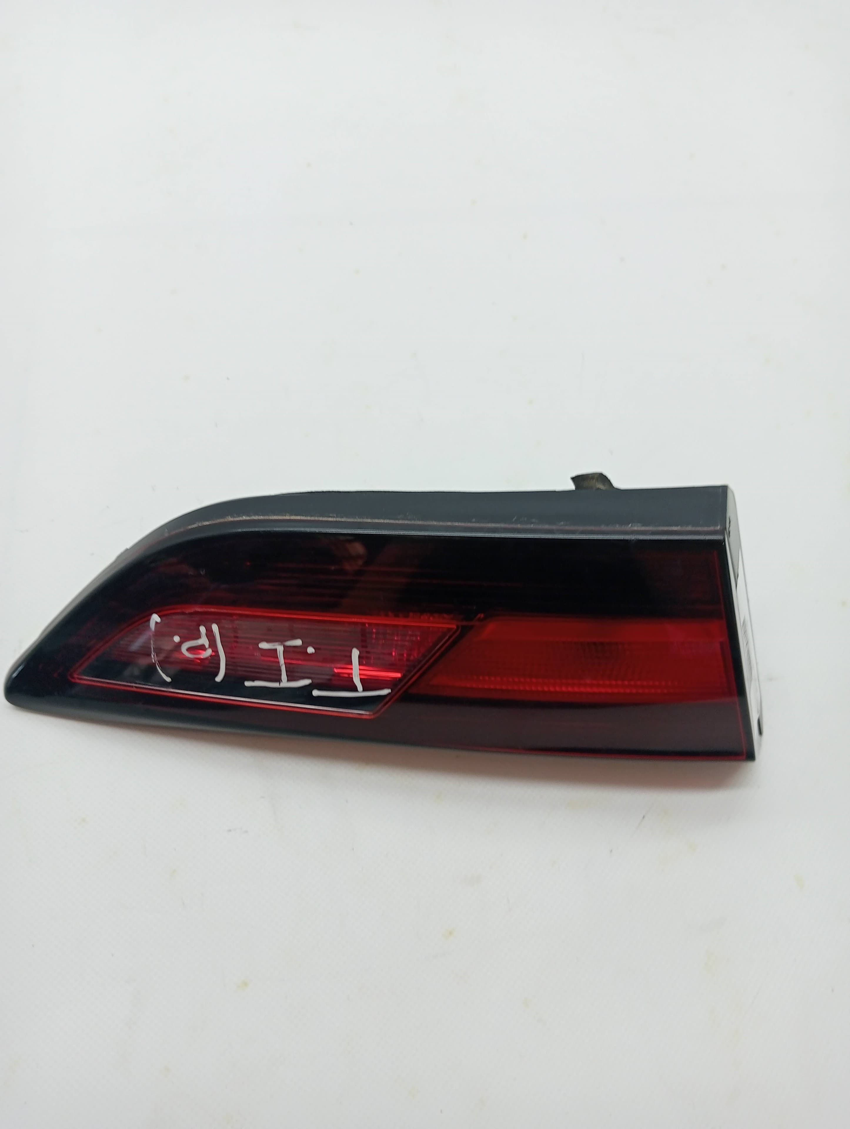 Piloto trasero izquierdo interior OPEL ASTRA J GTC 3