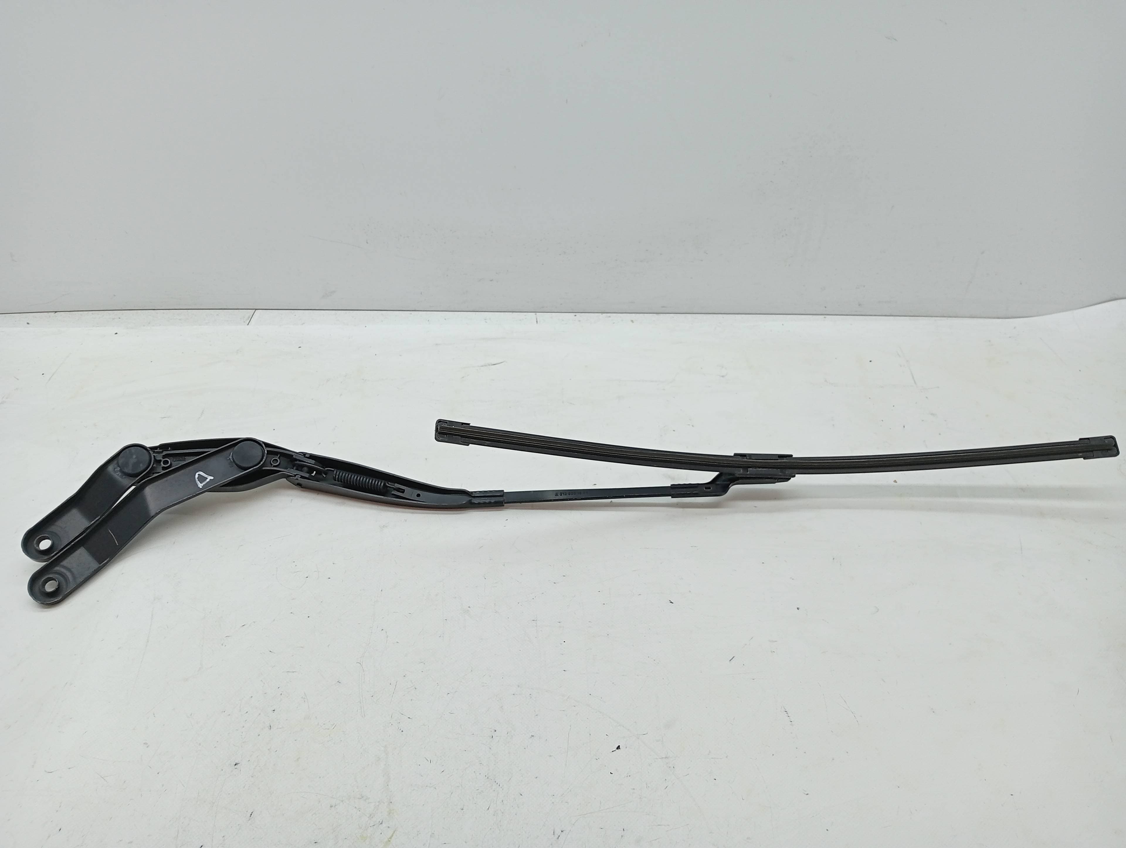 Brazo limpia delantero izquierdo MERCEDES-BENZ CLASE E (W212) LIM. 3