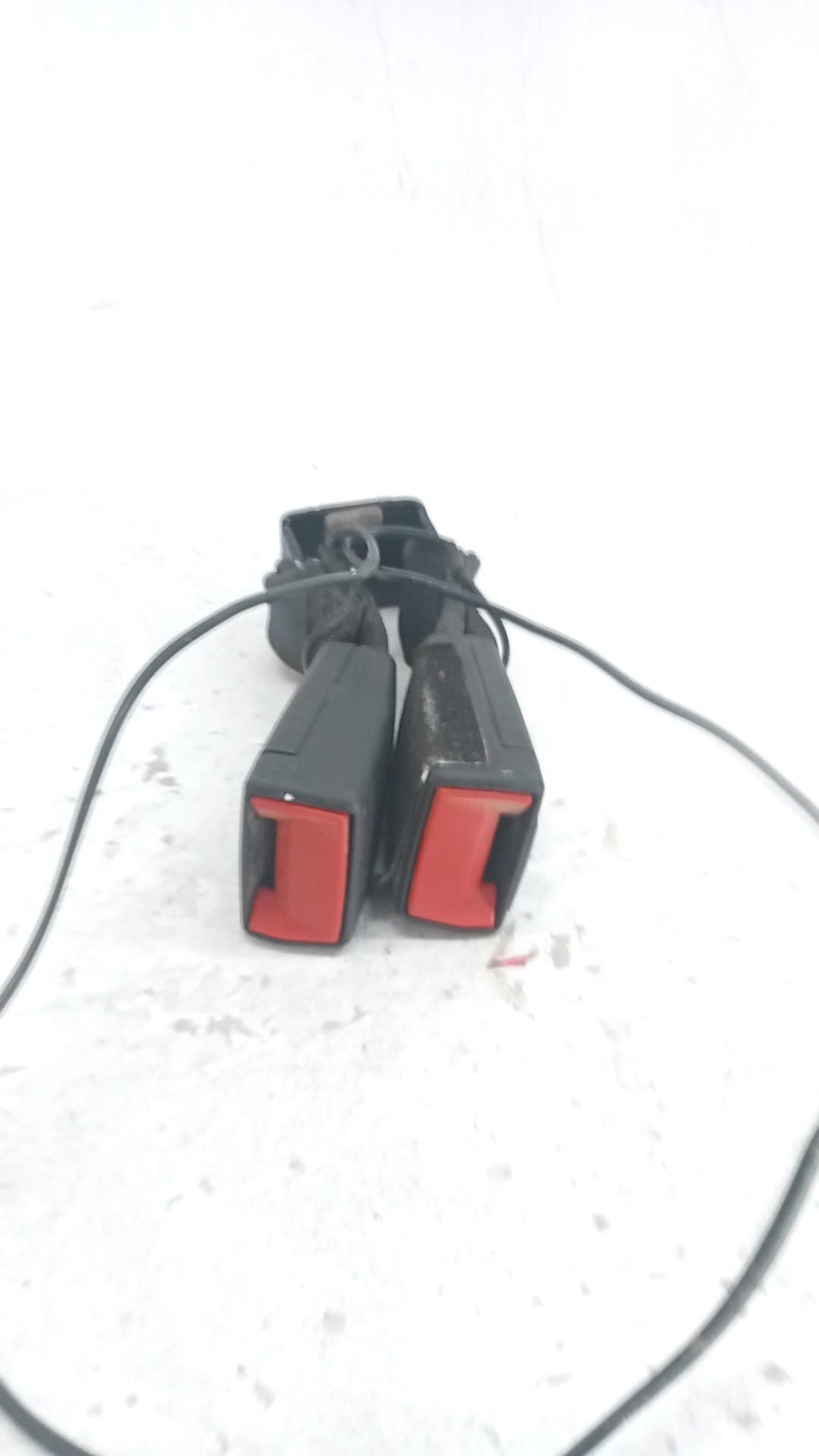 Enganche cinturon trasero izquierdo OPEL ASTRA K LIM