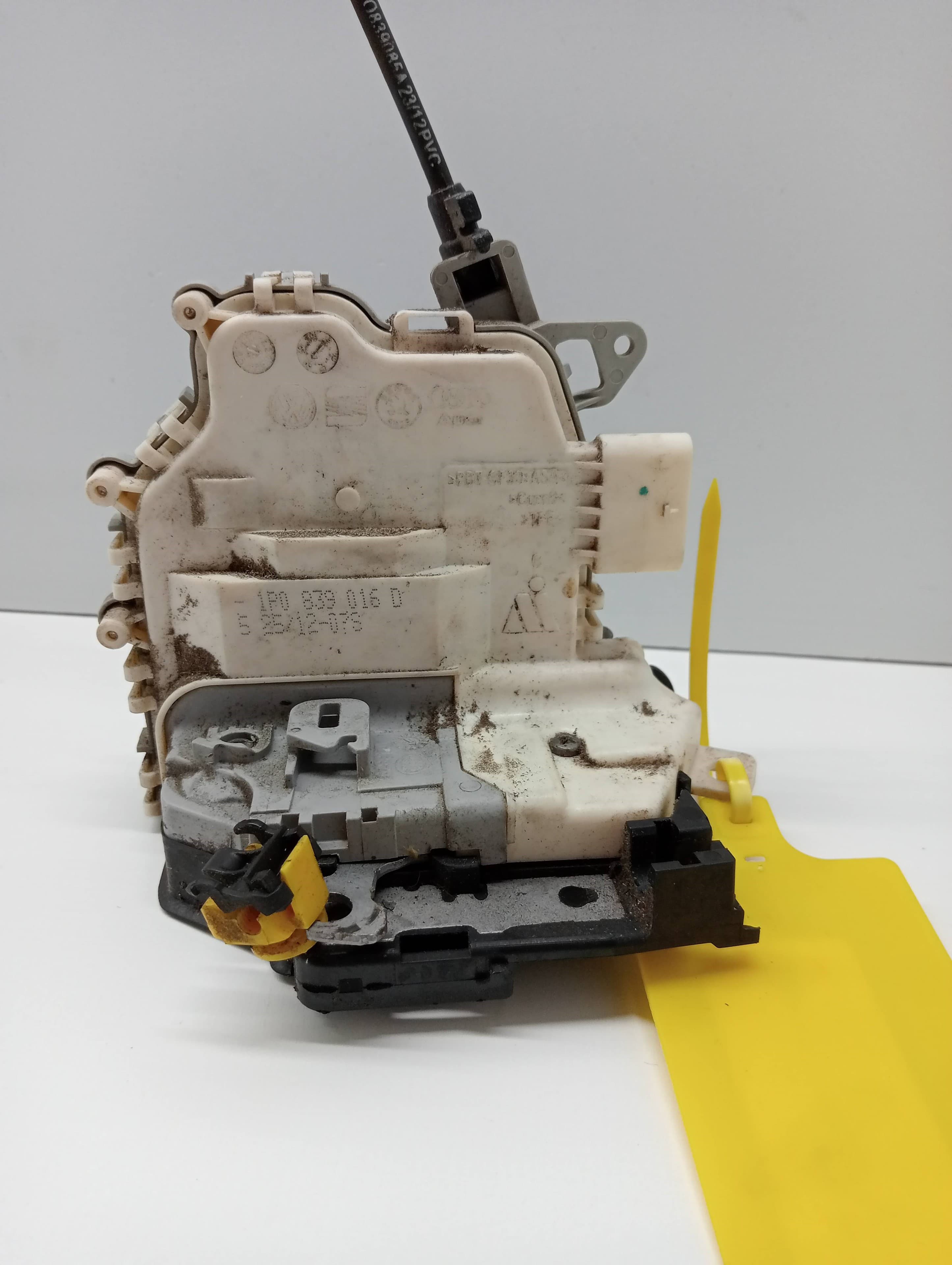 Cerradura puerta trasera derecha SEAT LEON (5F1)