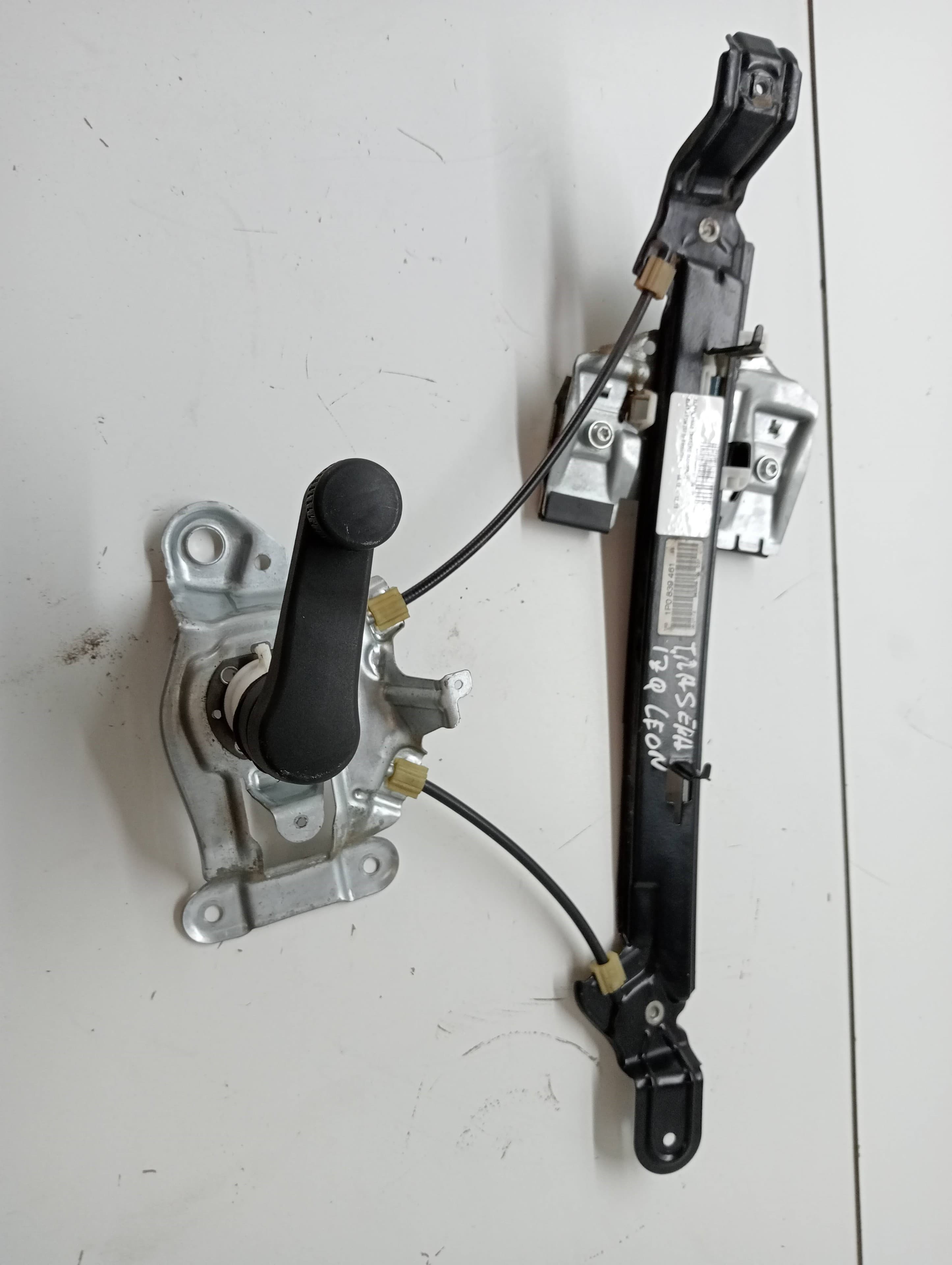 Elevalunas trasero izquierdo SEAT LEON (5F1)