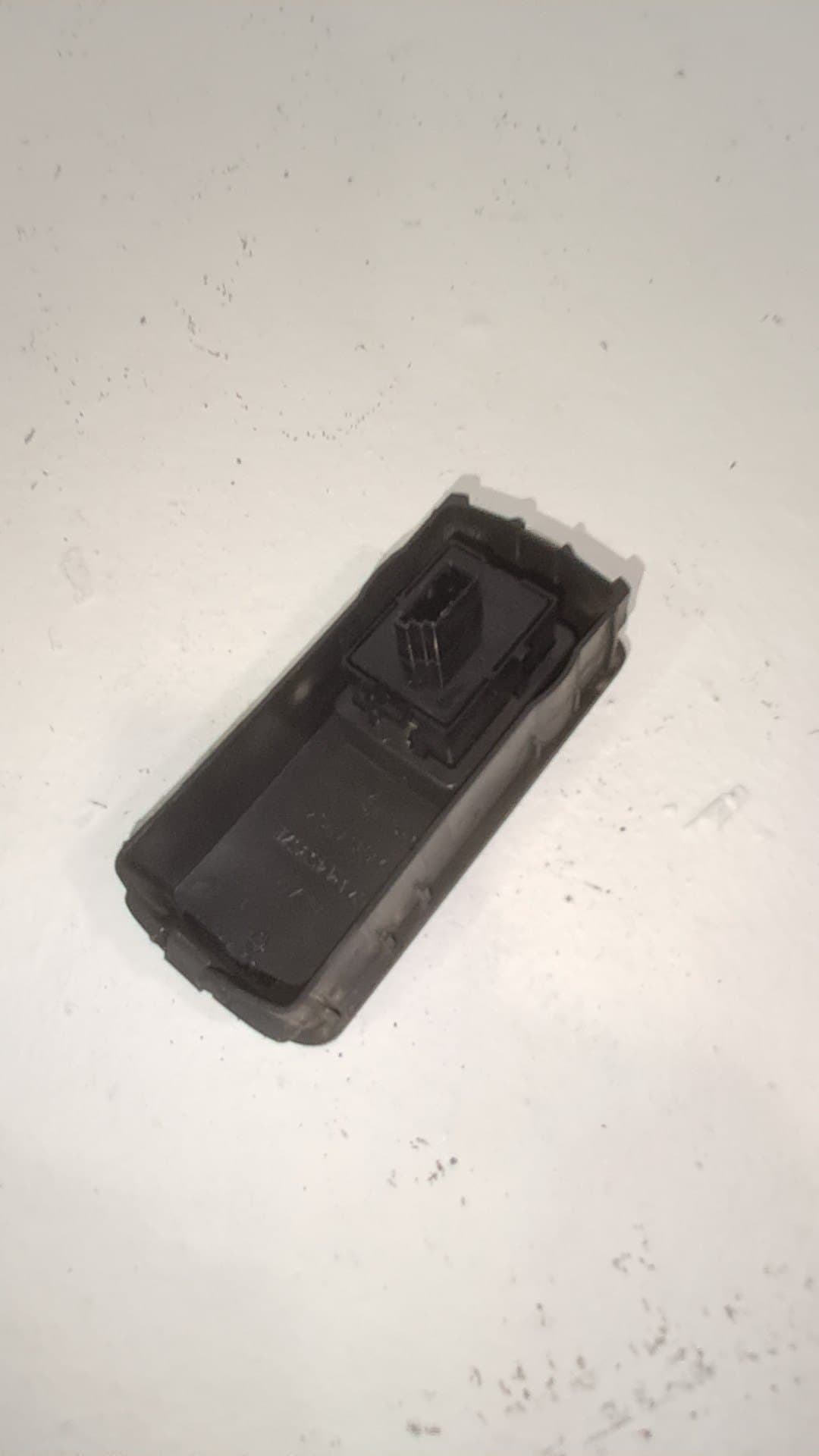 Mando elevalunas delantero derecho OPEL VECTRA B BERLINA 2