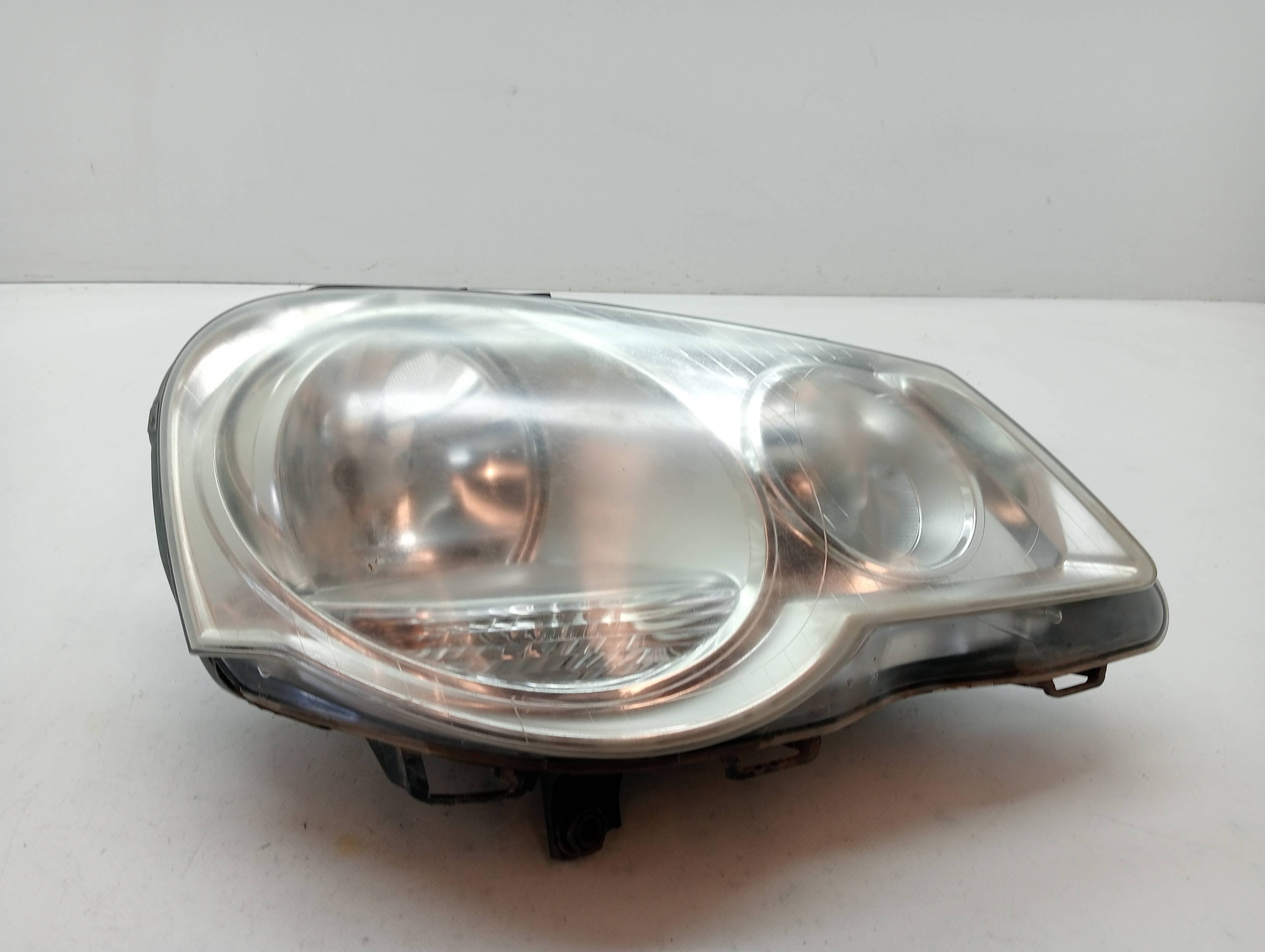 Faro derecho VOLKSWAGEN POLO (9N3)