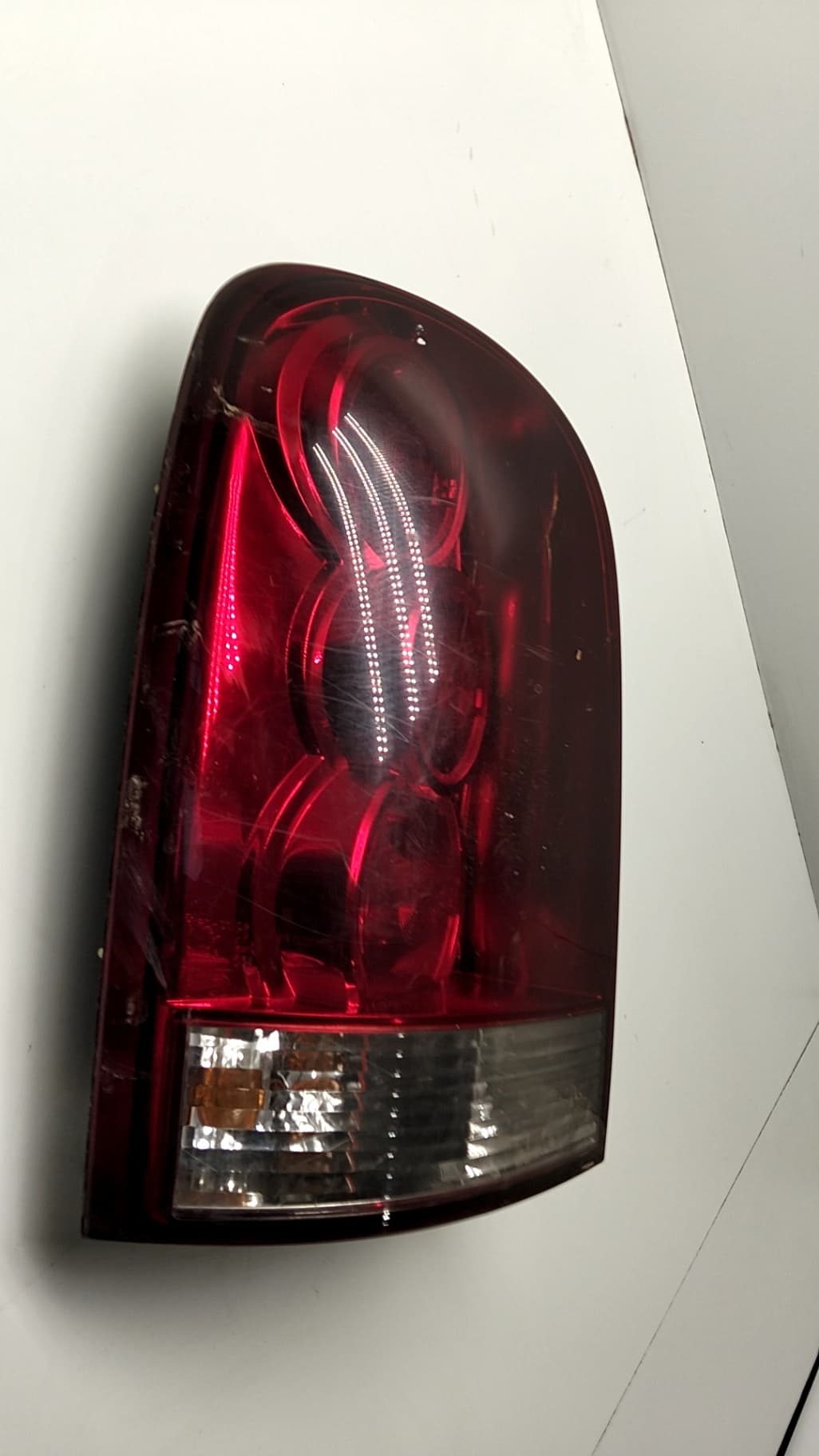 Piloto trasero izquierdo SSANGYONG REXTON 3