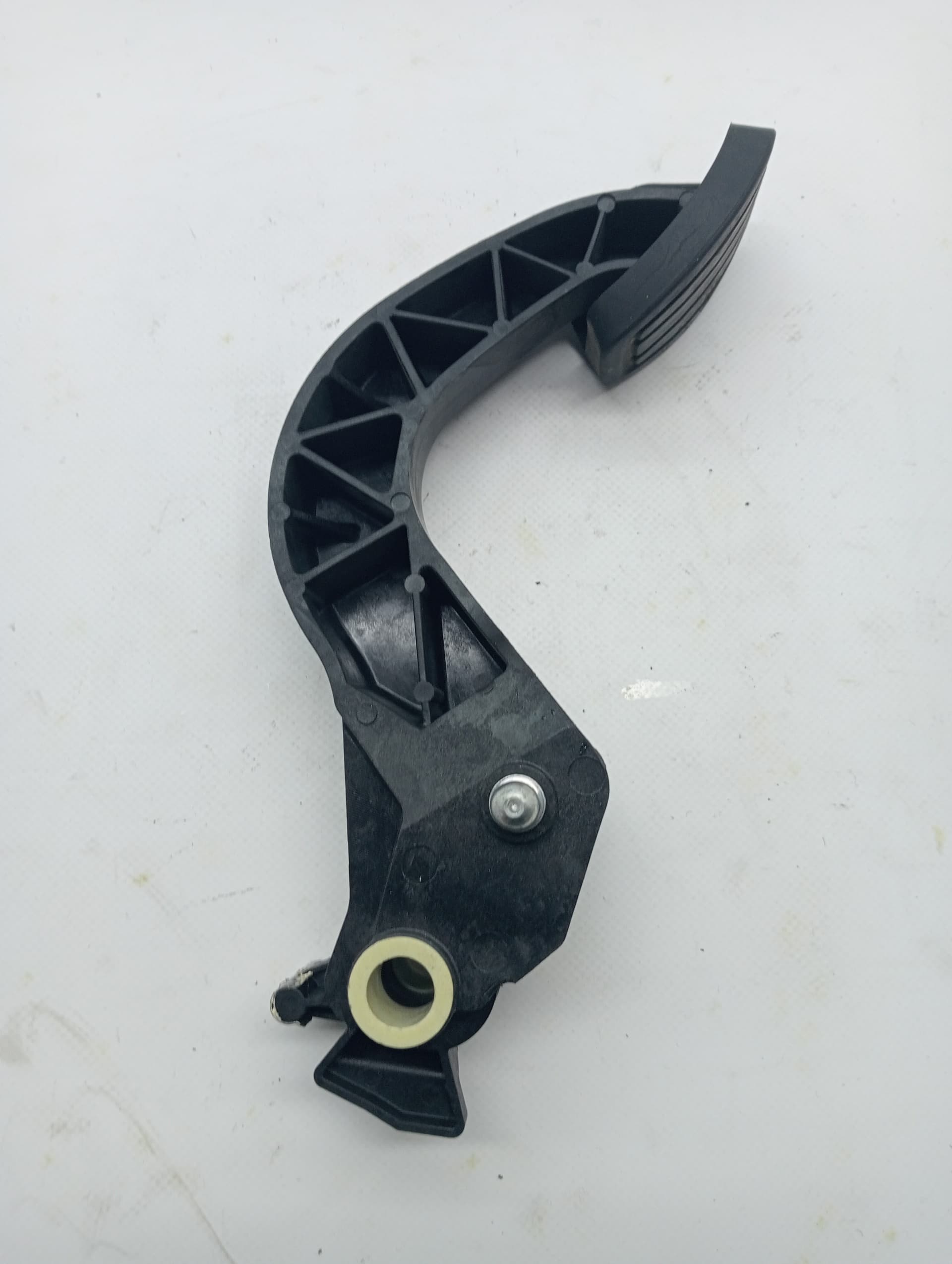 Pedal embrague PEUGEOT 2008 (P1) 2