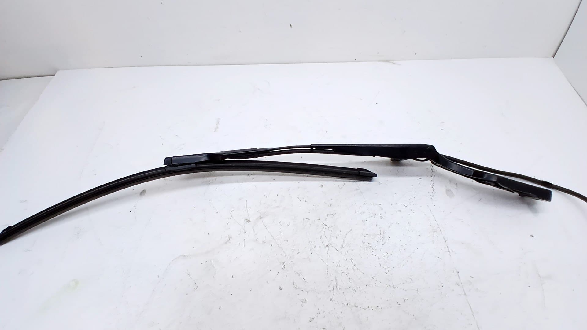Brazo limpia delantero izquierdo VOLVO XC 40